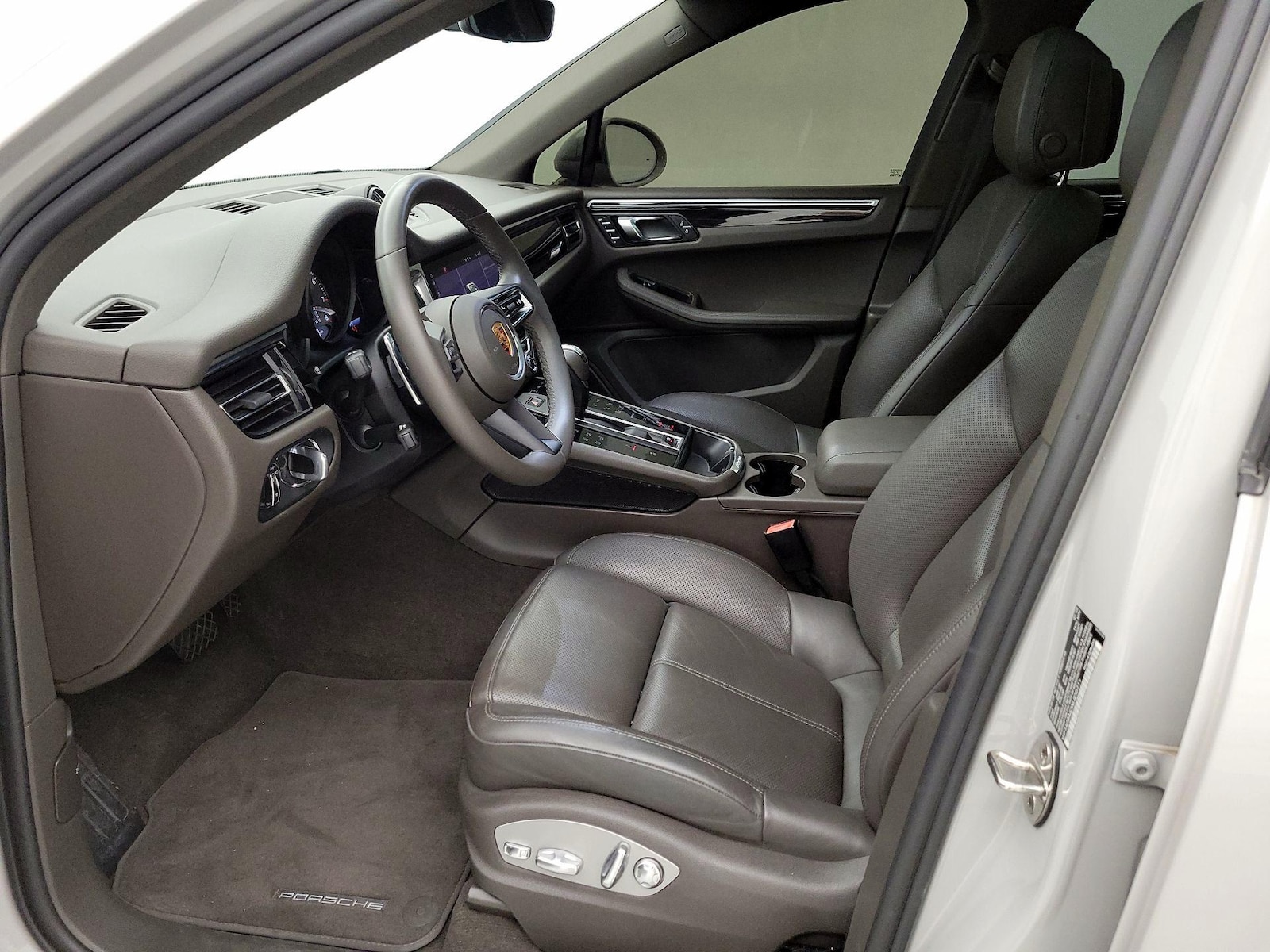 2022 Porsche Macan S - Photo 12