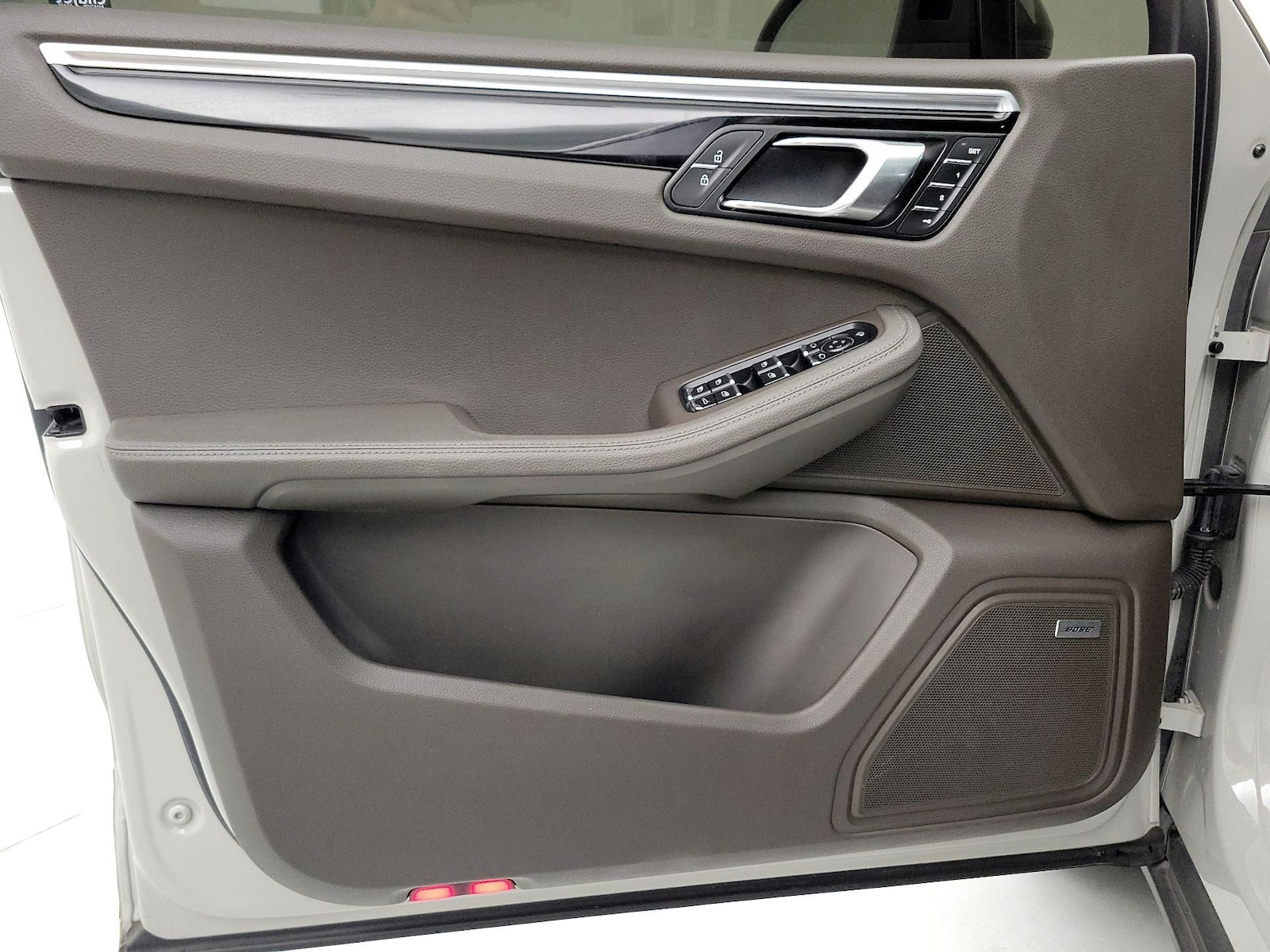 2022 Porsche Macan S - Photo 13