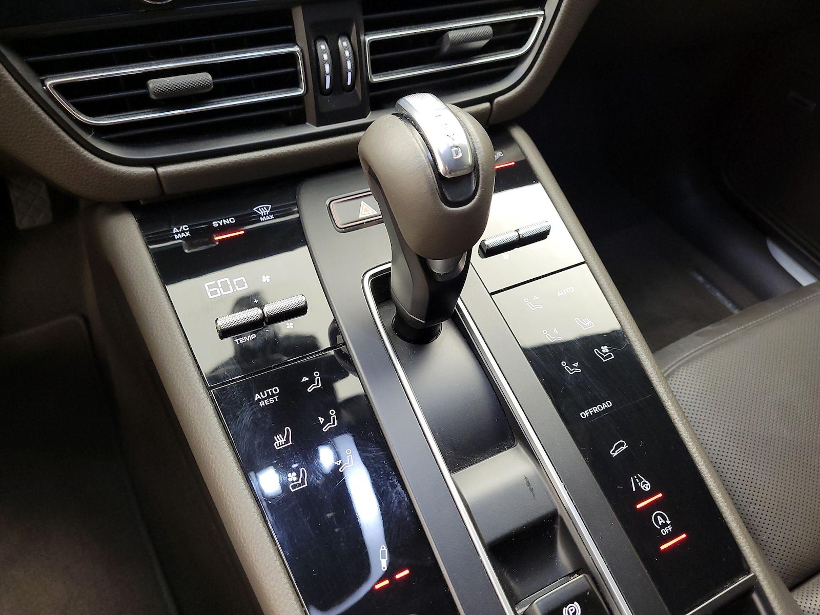 2022 Porsche Macan S - Photo 18