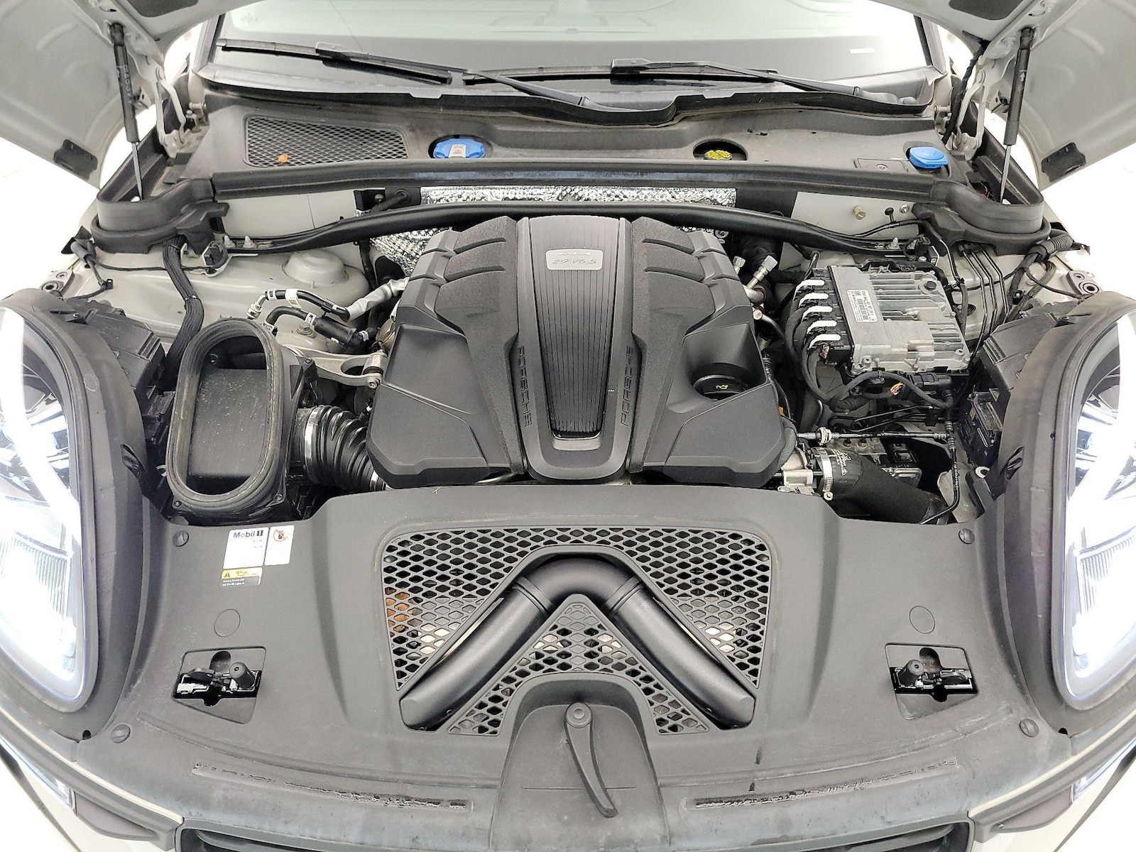 2022 Porsche Macan S - Photo 25
