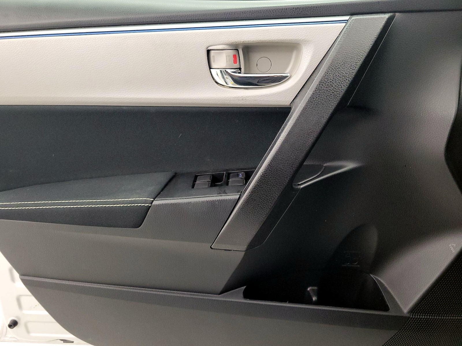 2016 Toyota Corolla LE - Photo 13