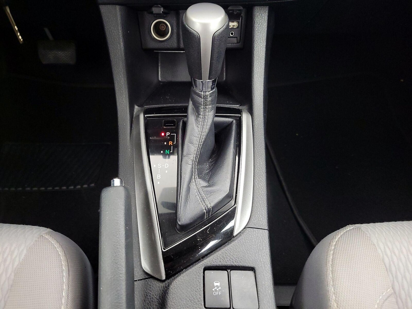 2016 Toyota Corolla LE - Photo 18