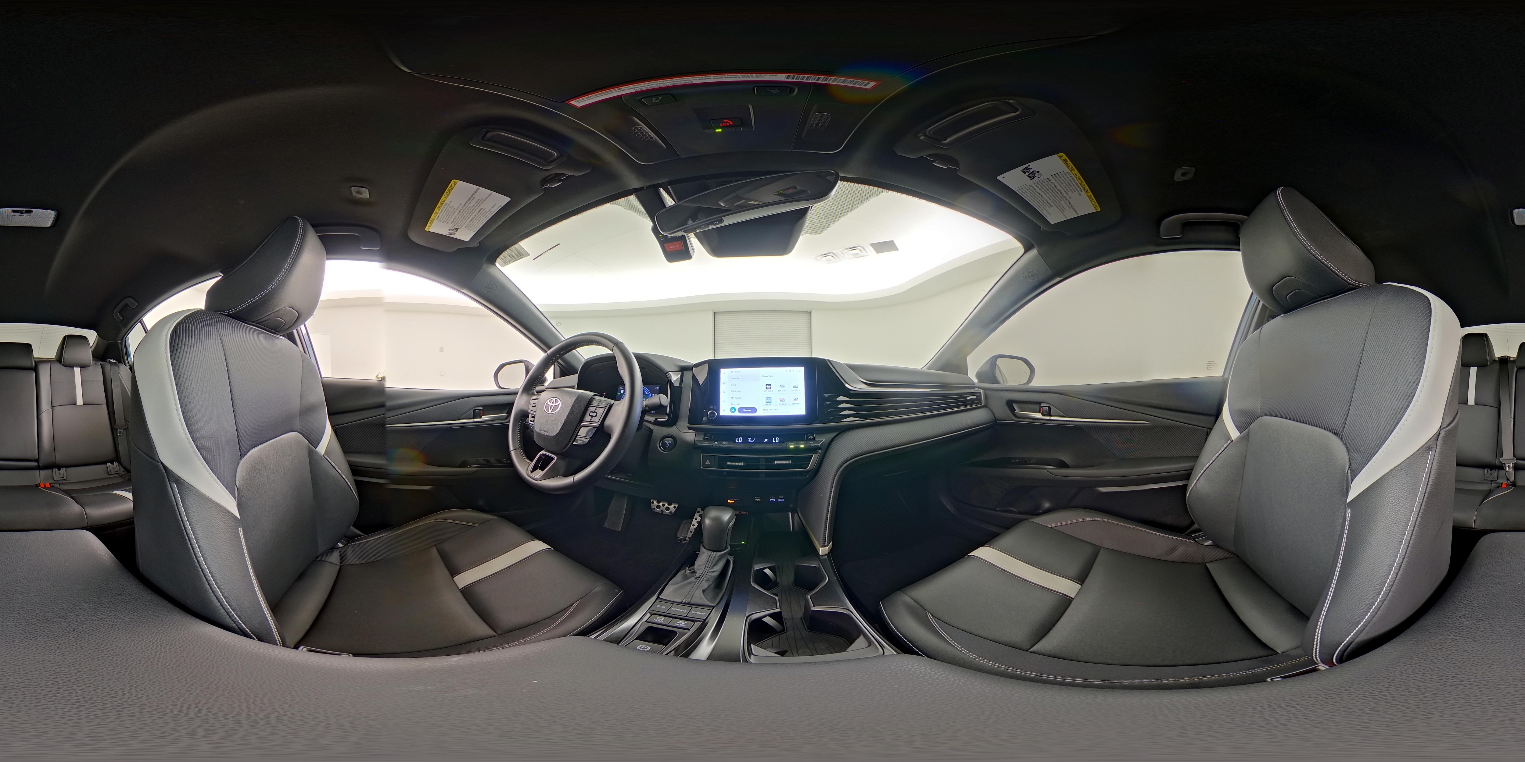 2025 Toyota Camry SE - Photo 24