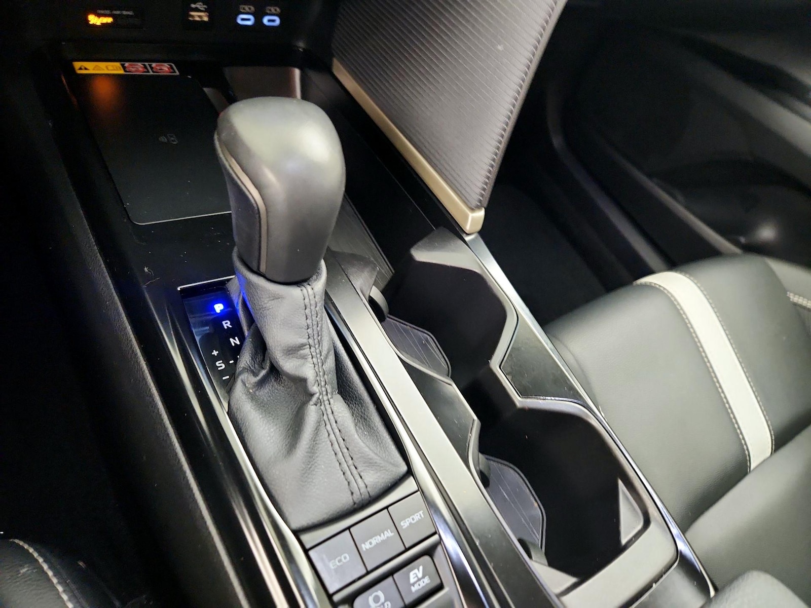 2025 Toyota Camry SE - Photo 18