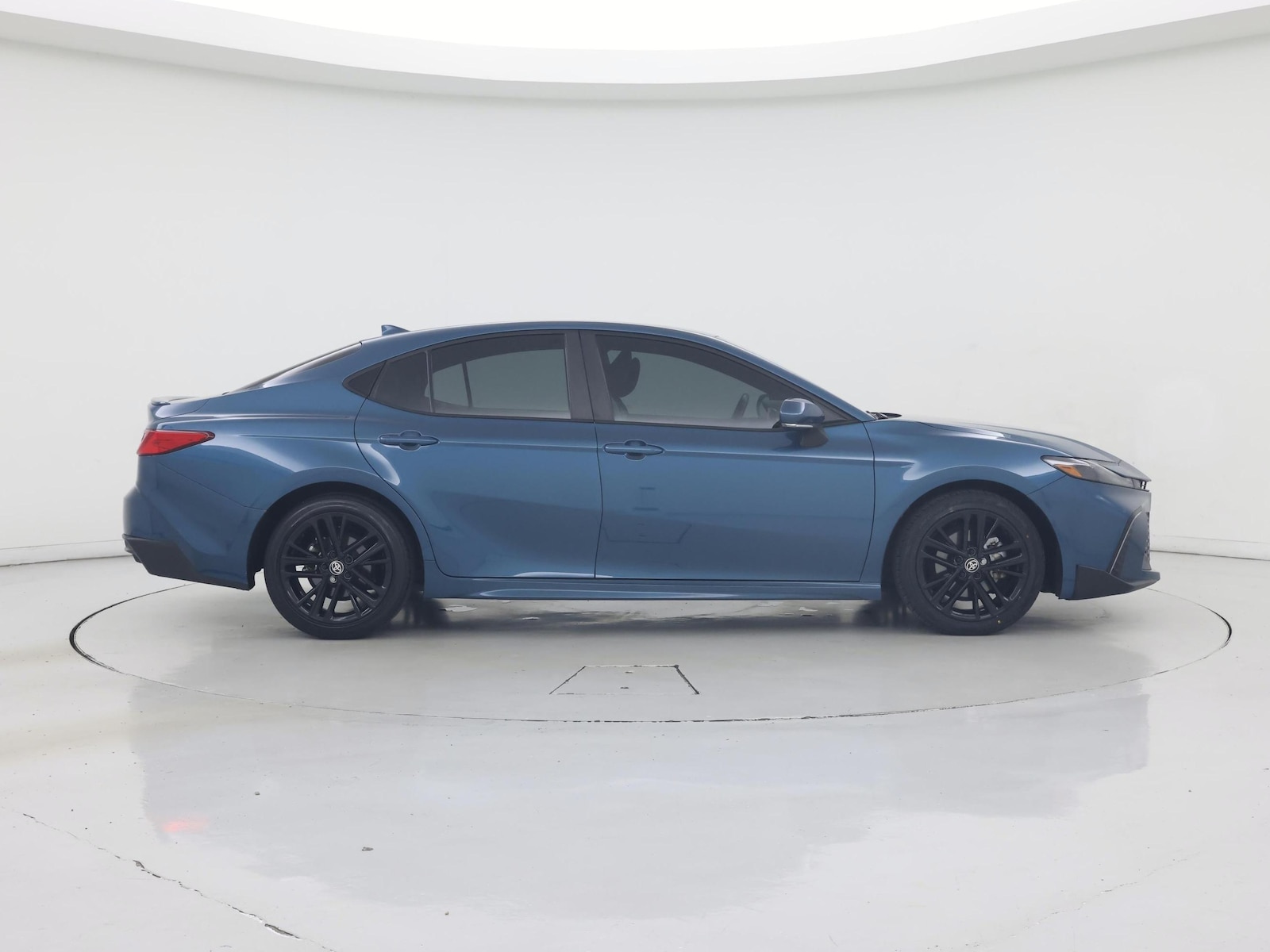 2025 Toyota Camry SE - Photo 8