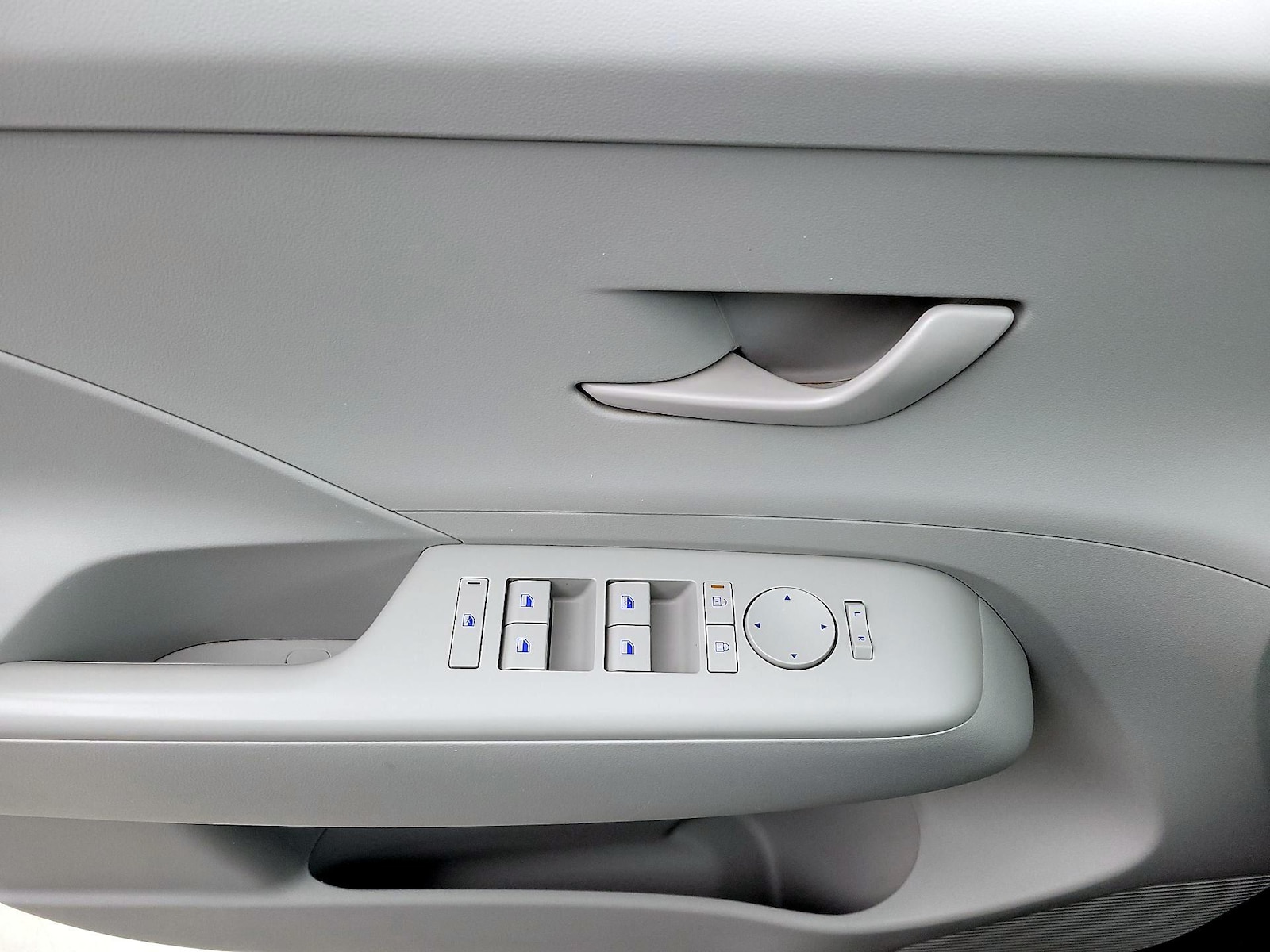 2024 Hyundai Kona SEL - Photo 13