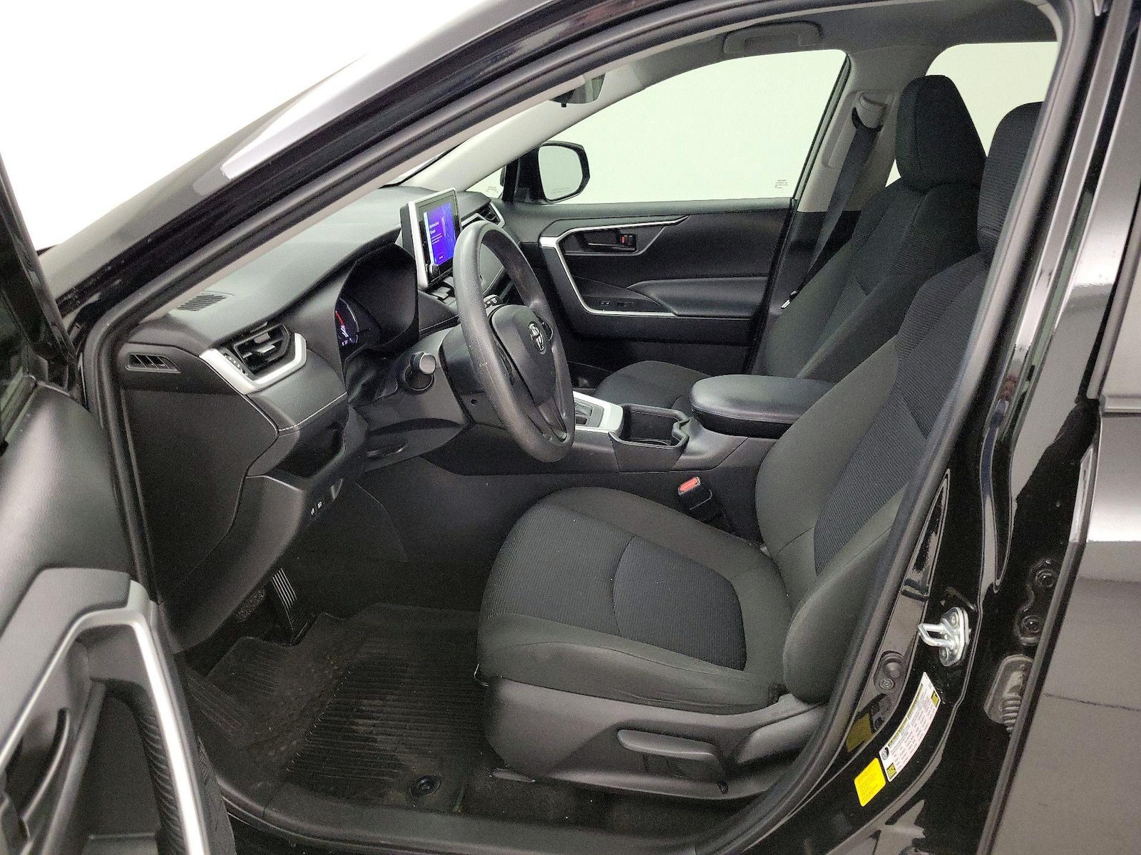 2023 Toyota RAV4 LE - Photo 12