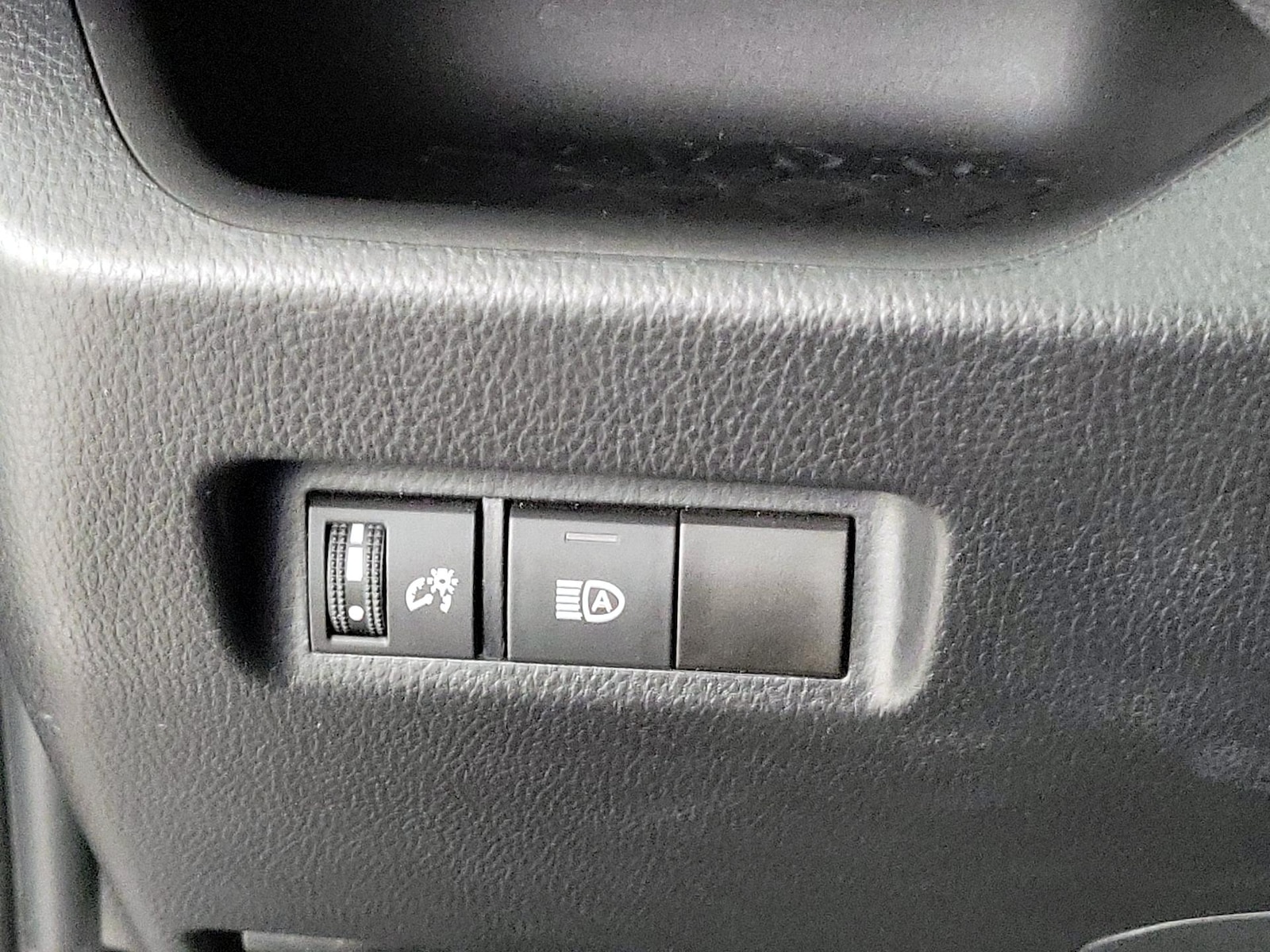2023 Toyota RAV4 LE - Photo 14
