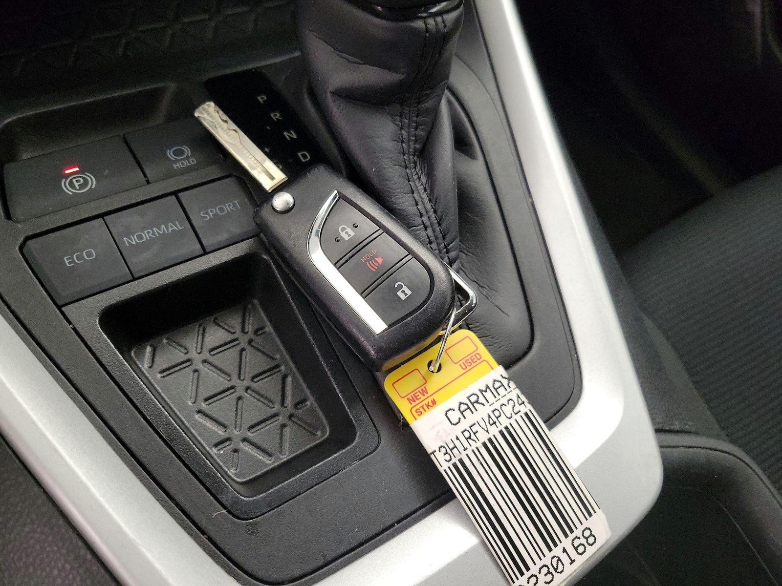 2023 Toyota RAV4 LE - Photo 23