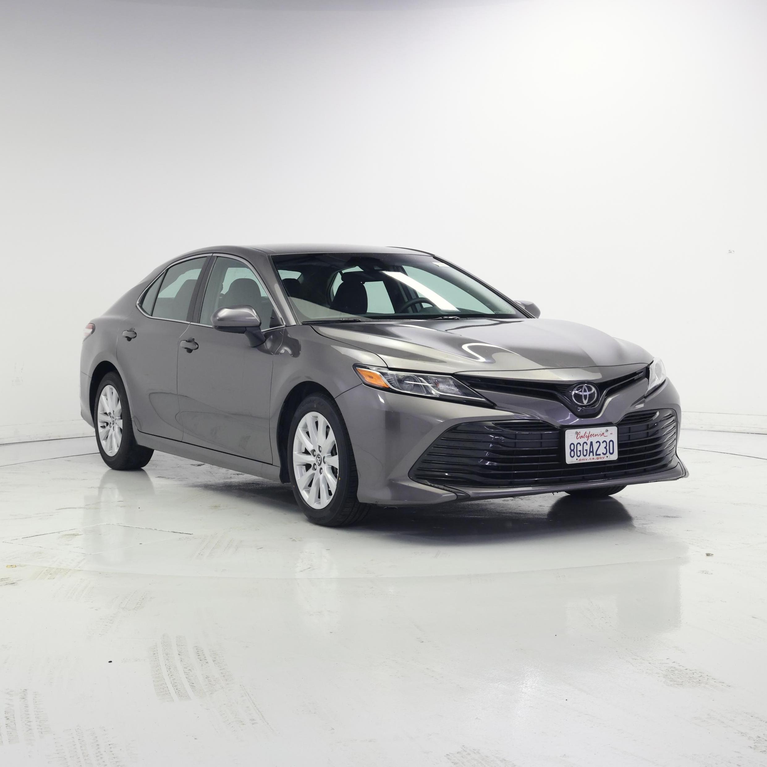 2018 Toyota Camry Gris Sedán Tracción delantera Automática