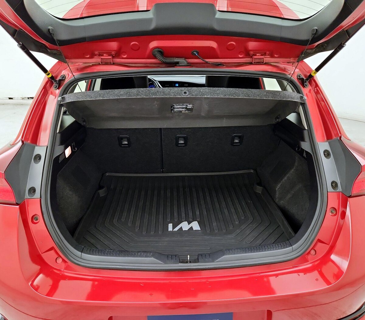 Trunk/Cargo (Seats Up)