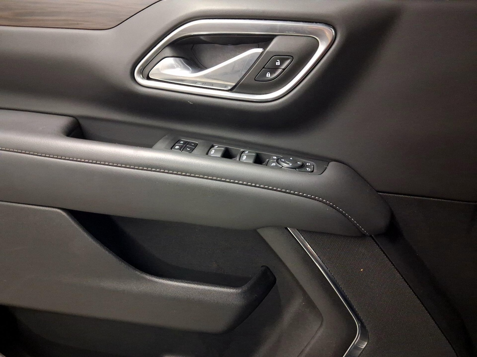 2023 Chevrolet Suburban LT - Photo 13
