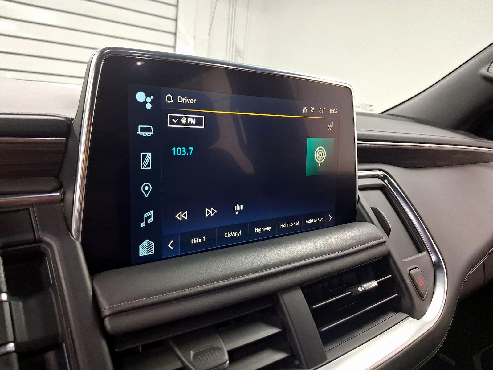 2023 Chevrolet Suburban LT - Photo 15