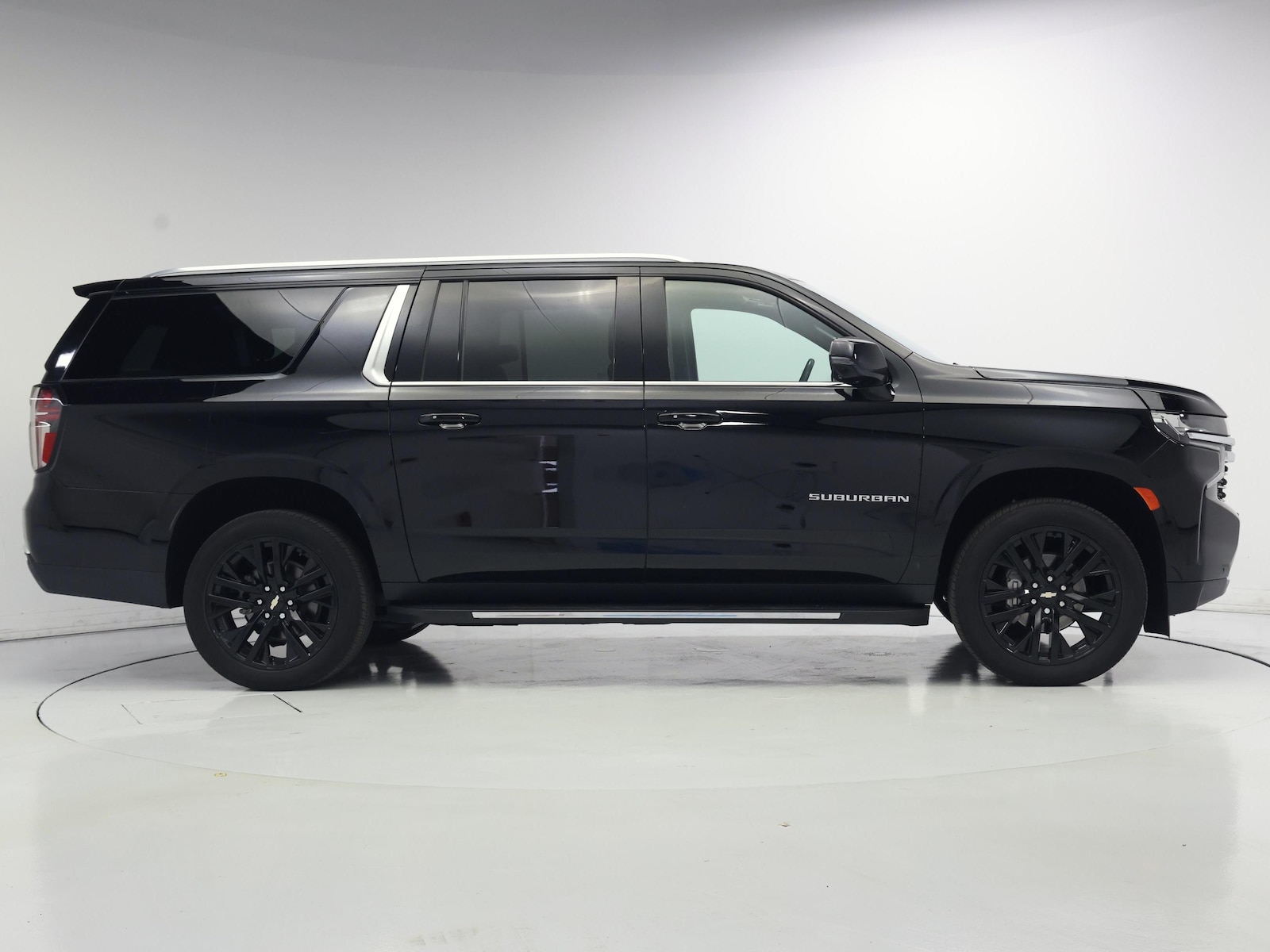 2023 Chevrolet Suburban LT - Photo 8