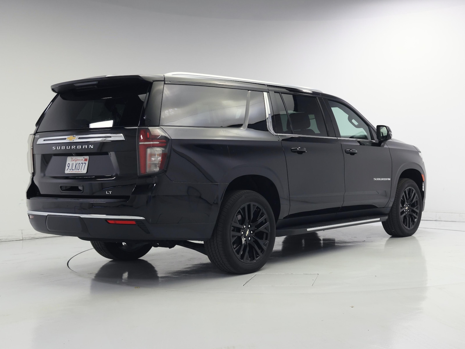 2023 Chevrolet Suburban LT - Photo 9