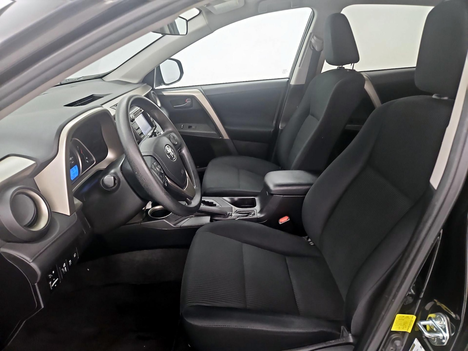 2015 Toyota RAV4 LE - Photo 12