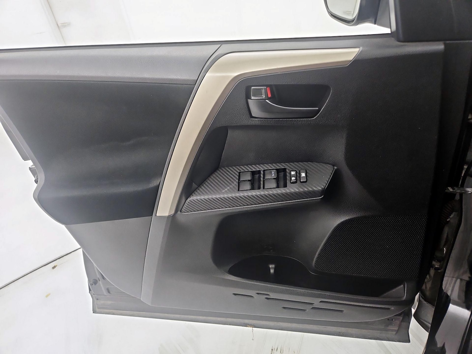 2015 Toyota RAV4 LE - Photo 13