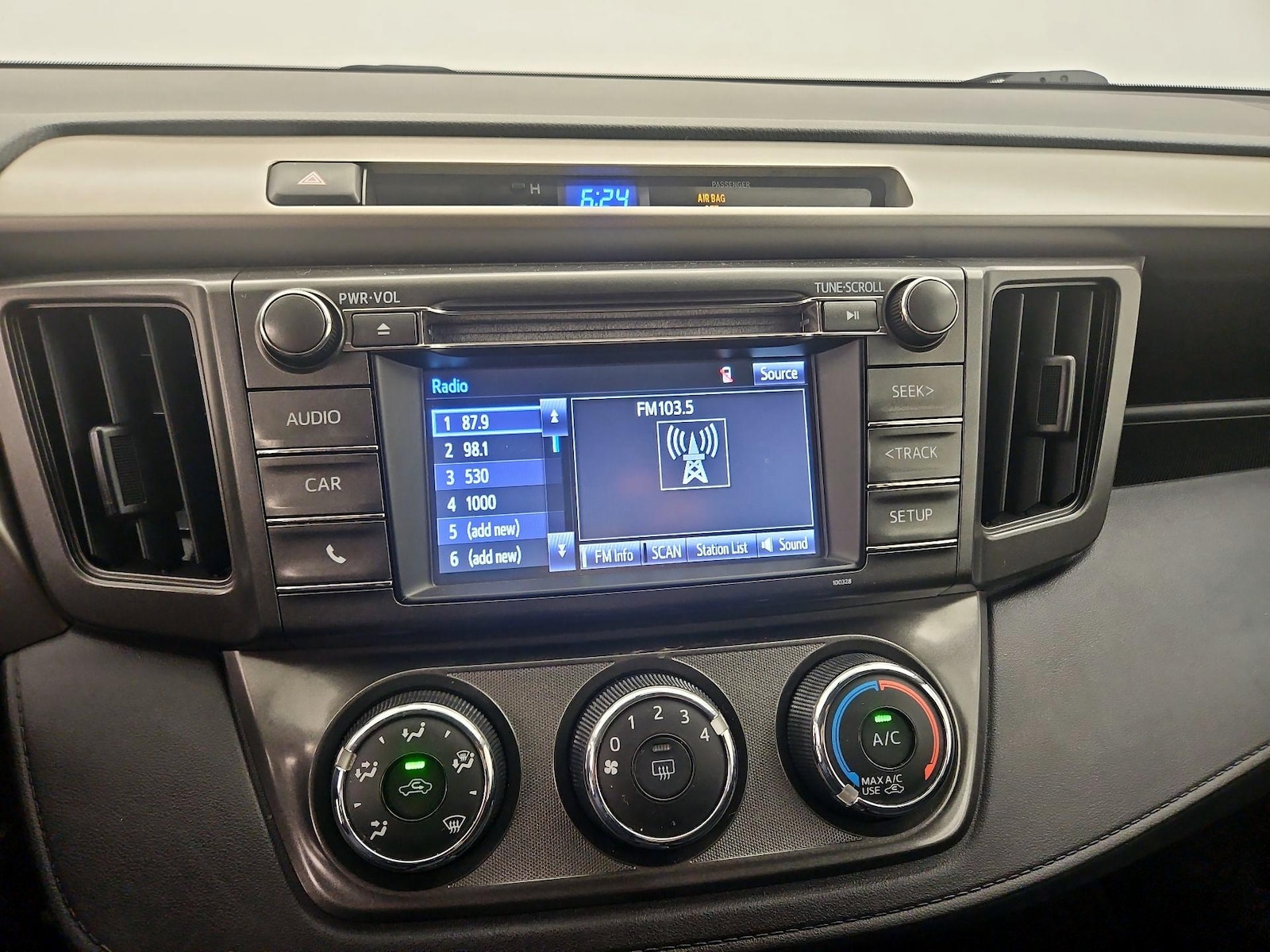2015 Toyota RAV4 LE - Photo 16