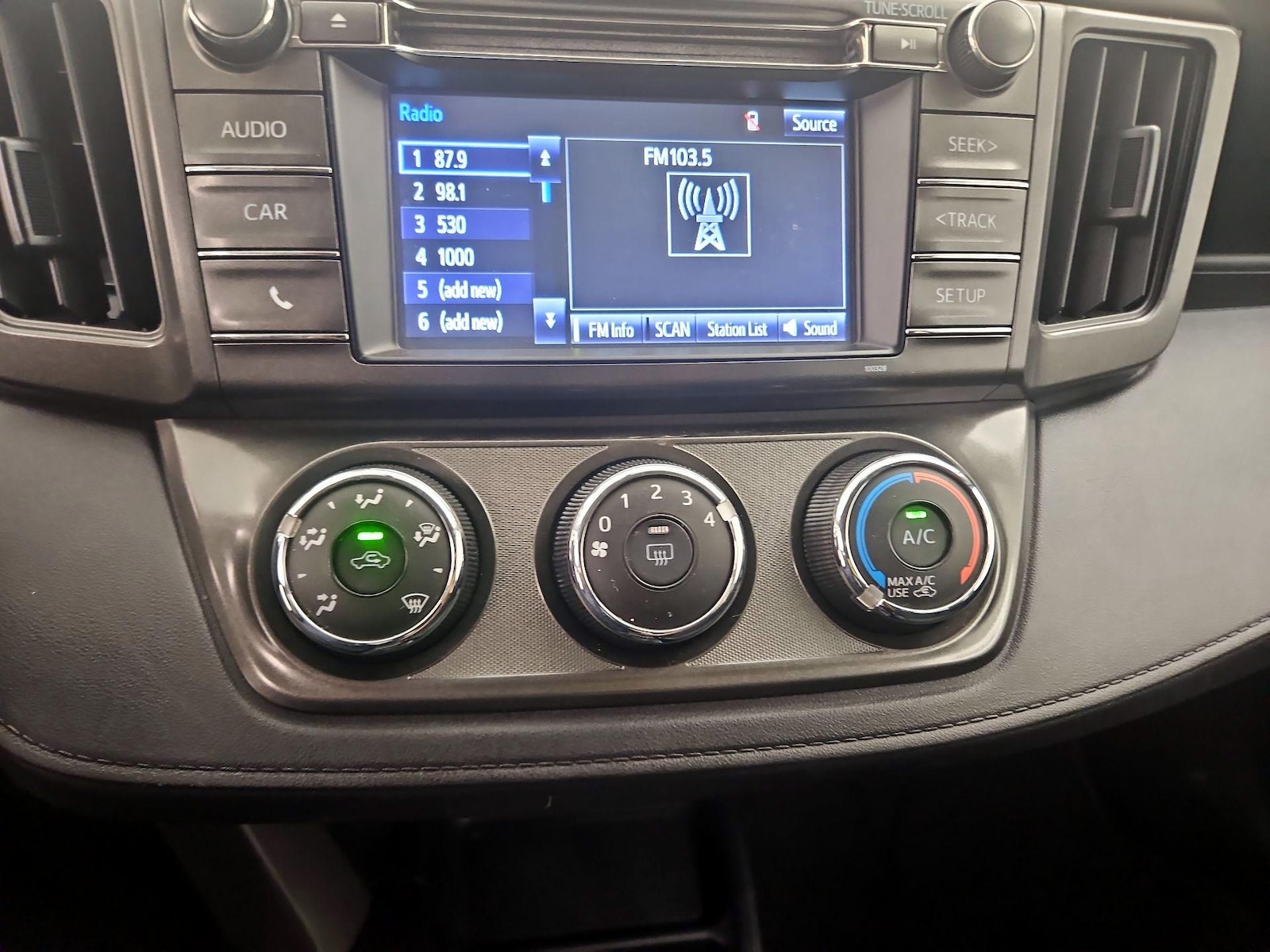 2015 Toyota RAV4 LE - Photo 17
