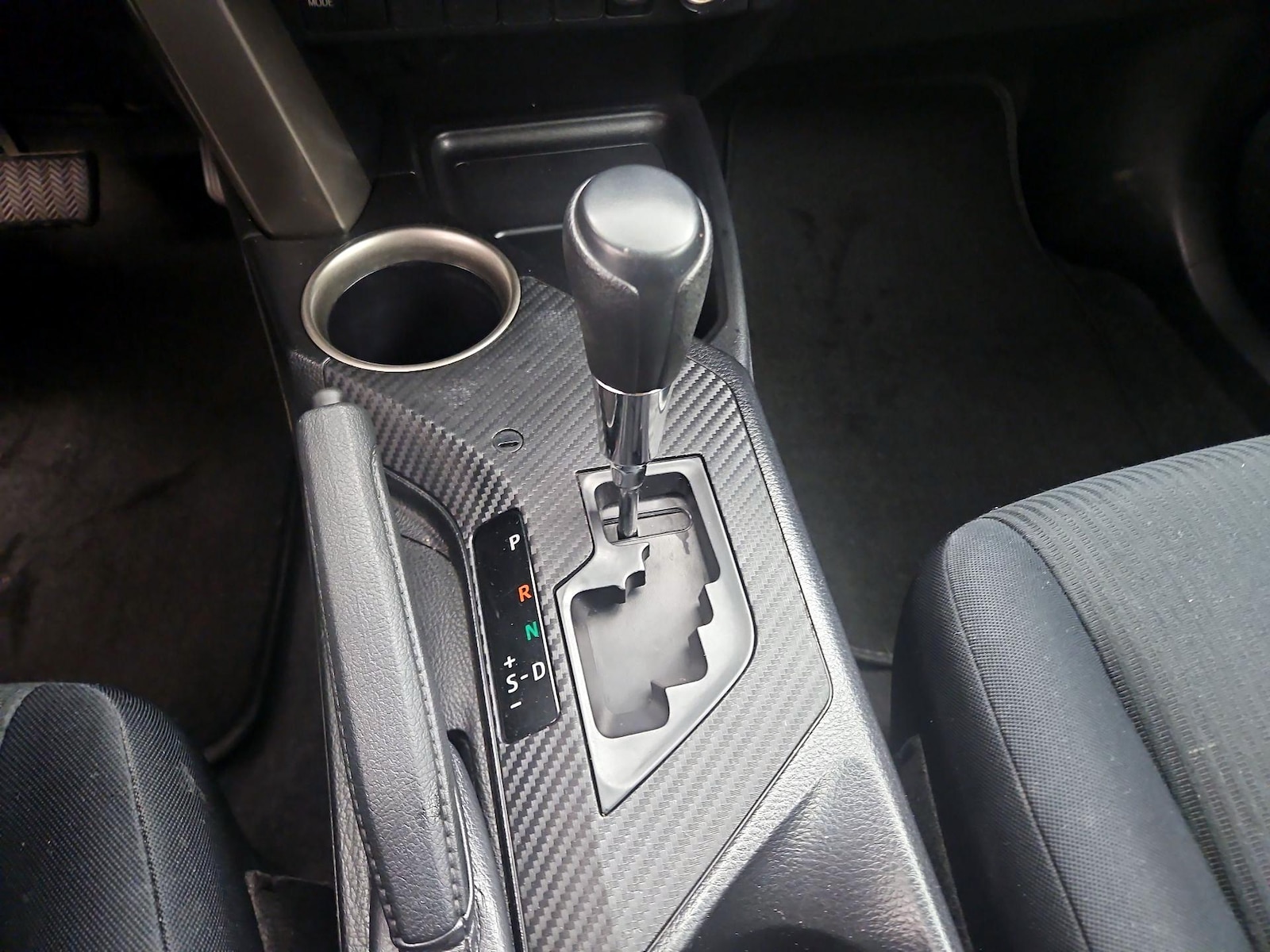 2015 Toyota RAV4 LE - Photo 18