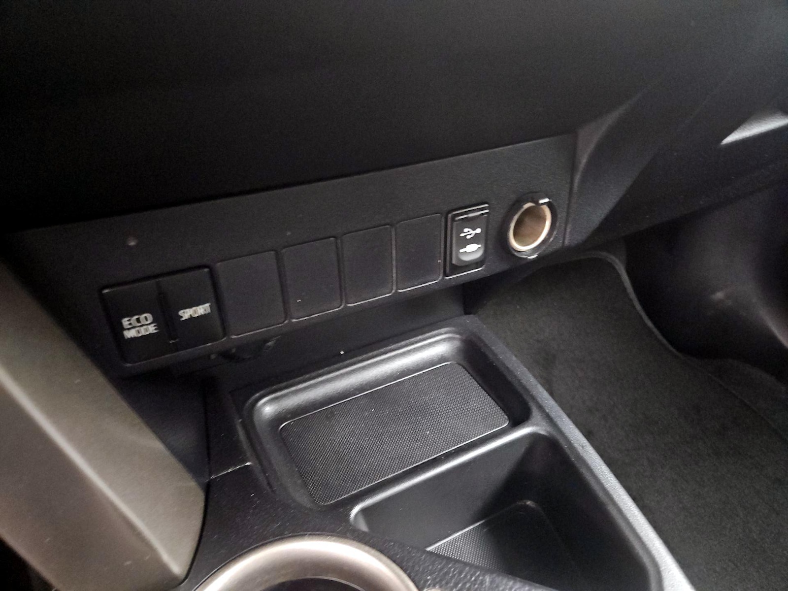 2015 Toyota RAV4 LE - Photo 19