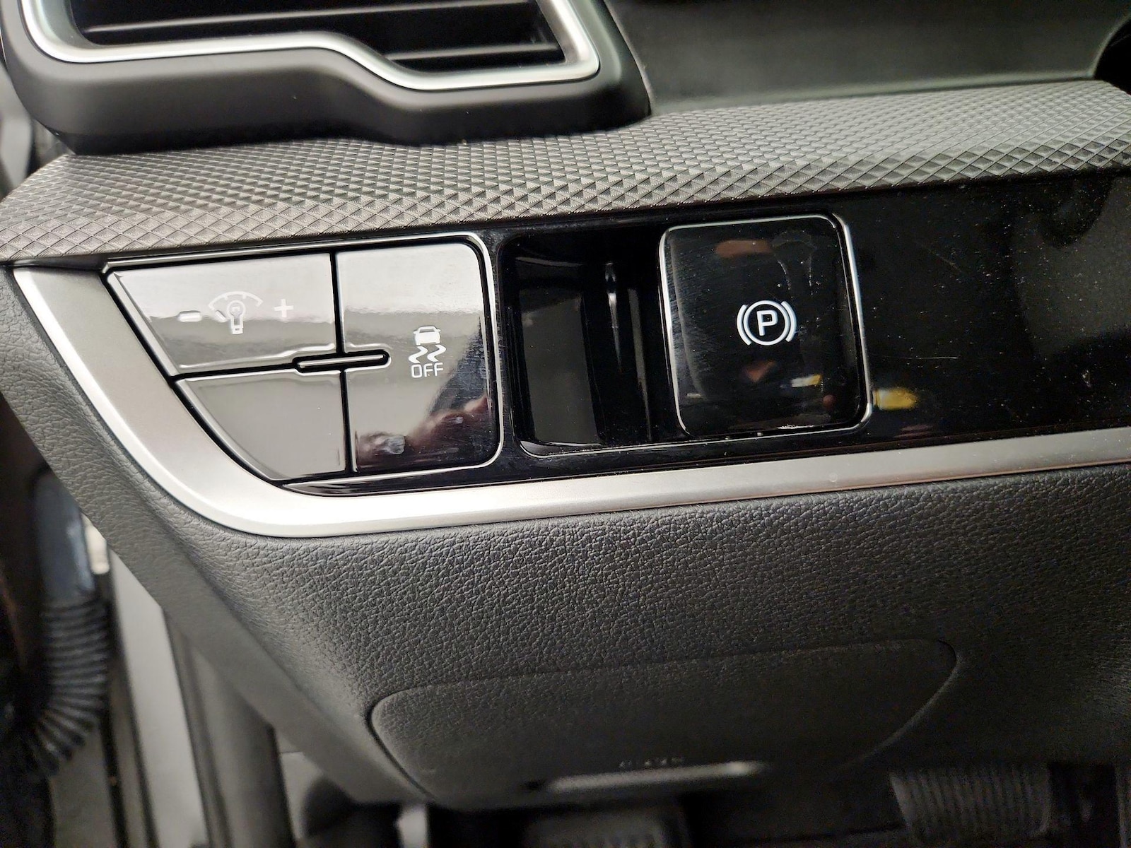 2025 Kia Sportage LX - Photo 14