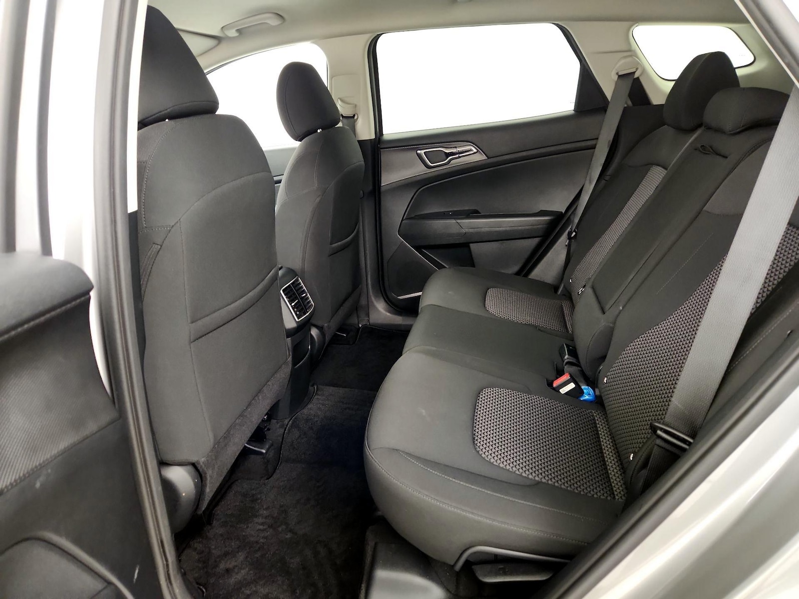 2025 Kia Sportage LX - Photo 20