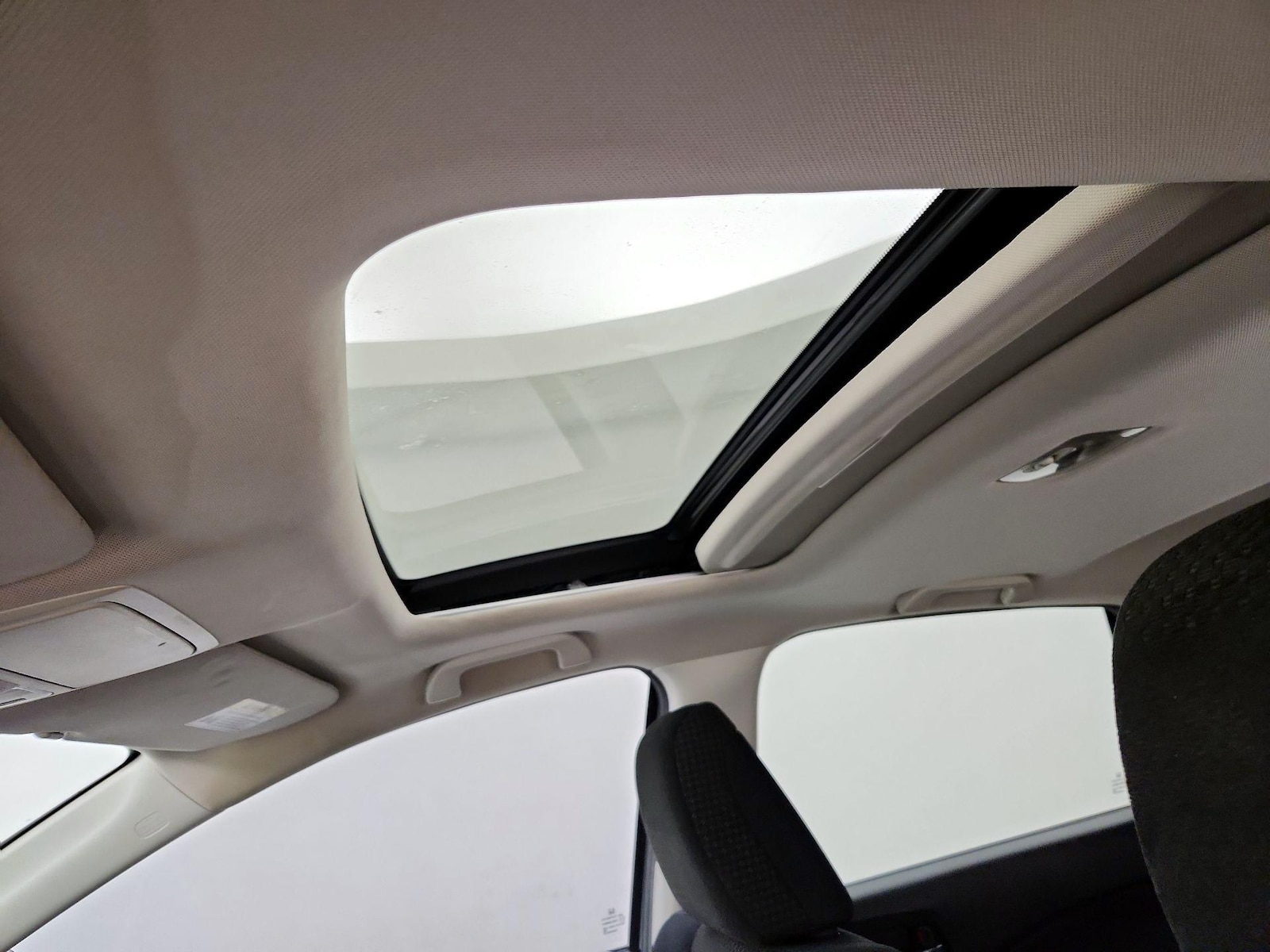 Sunroof(s) & Overhead Airbags