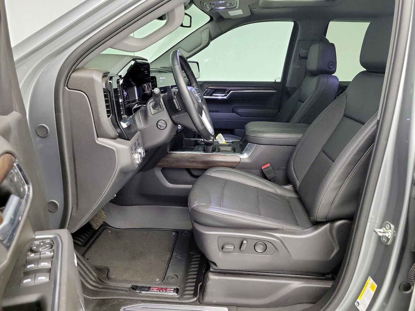 2025 GMC Sierra 1500 SLT - Photo 12