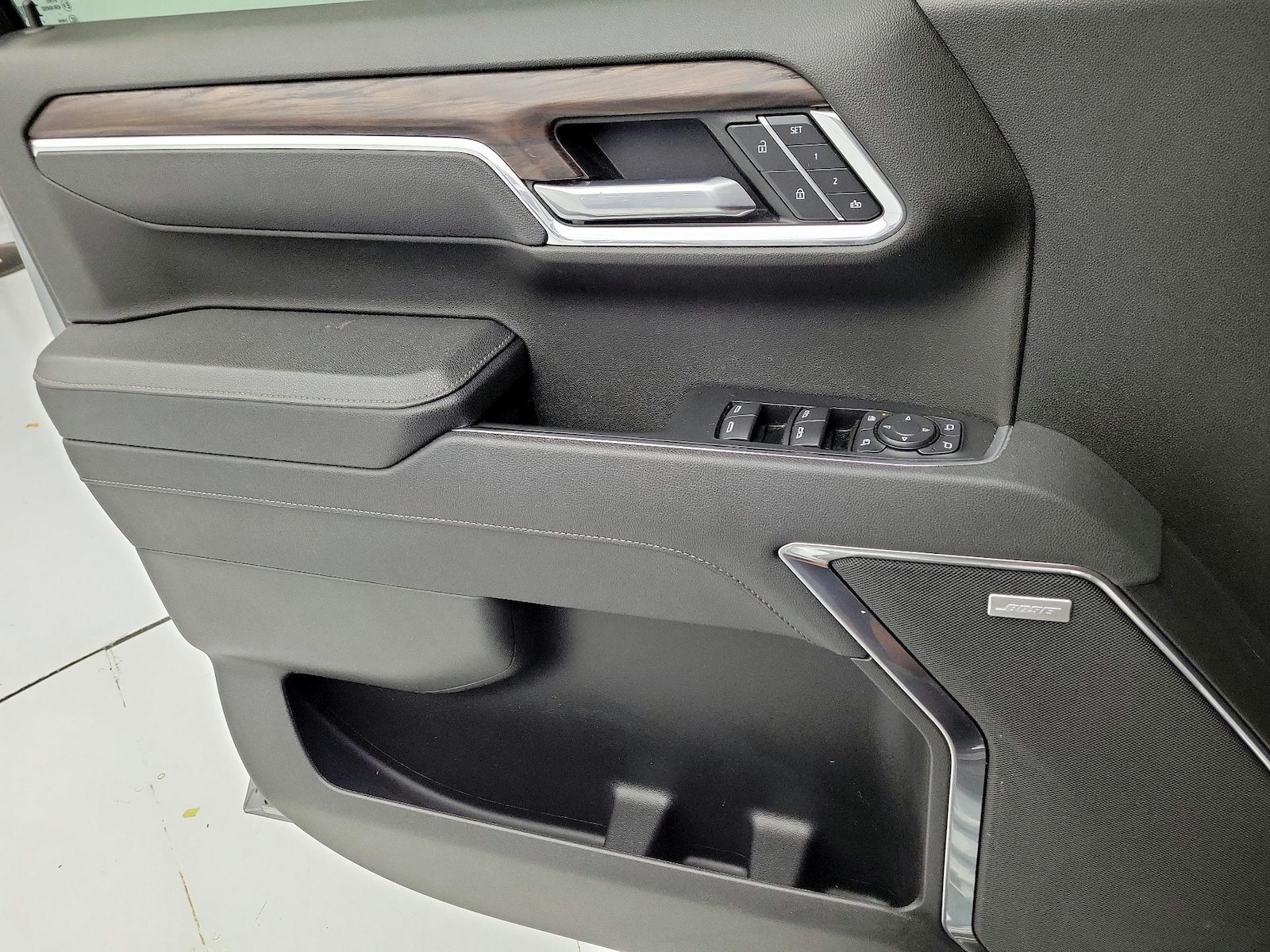2025 GMC Sierra 1500 SLT - Photo 13