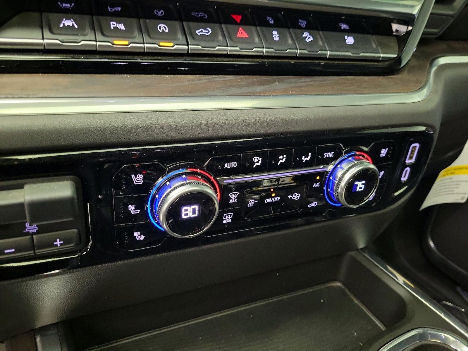 2025 GMC Sierra 1500 SLT - Photo 17
