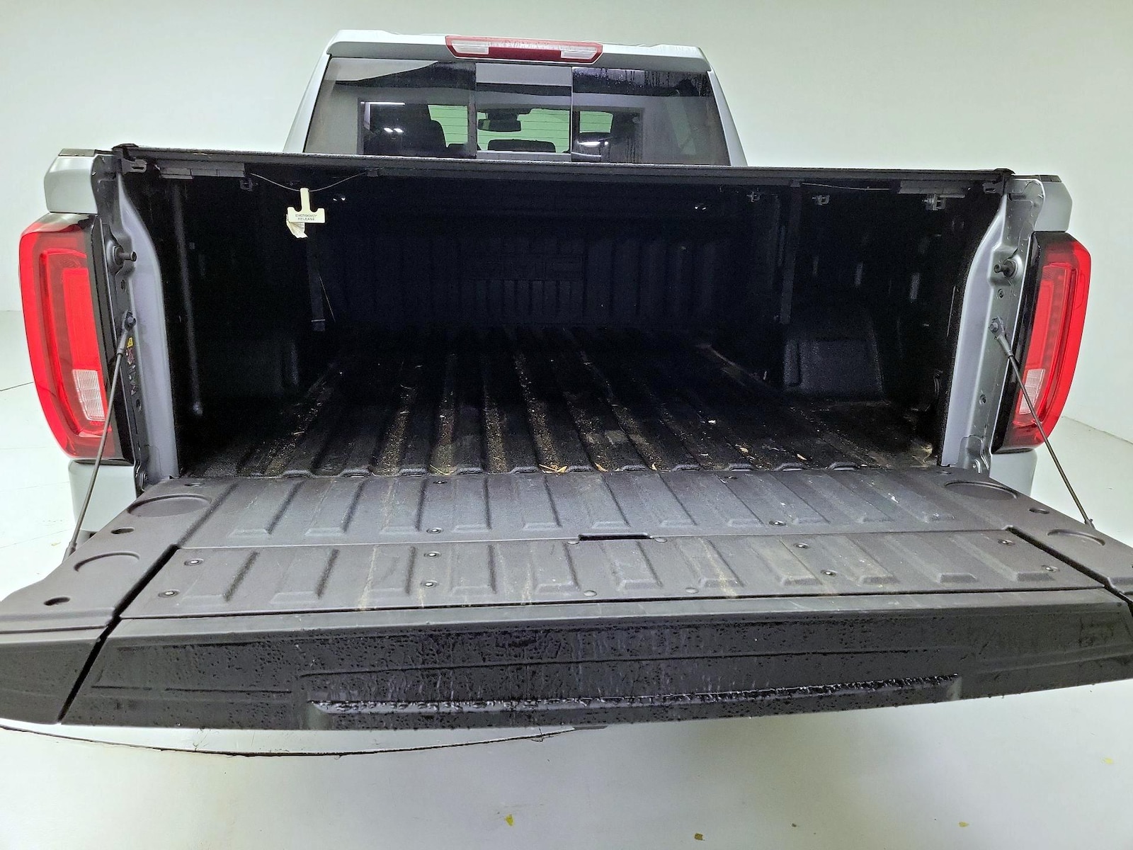2025 GMC Sierra 1500 SLT - Photo 23