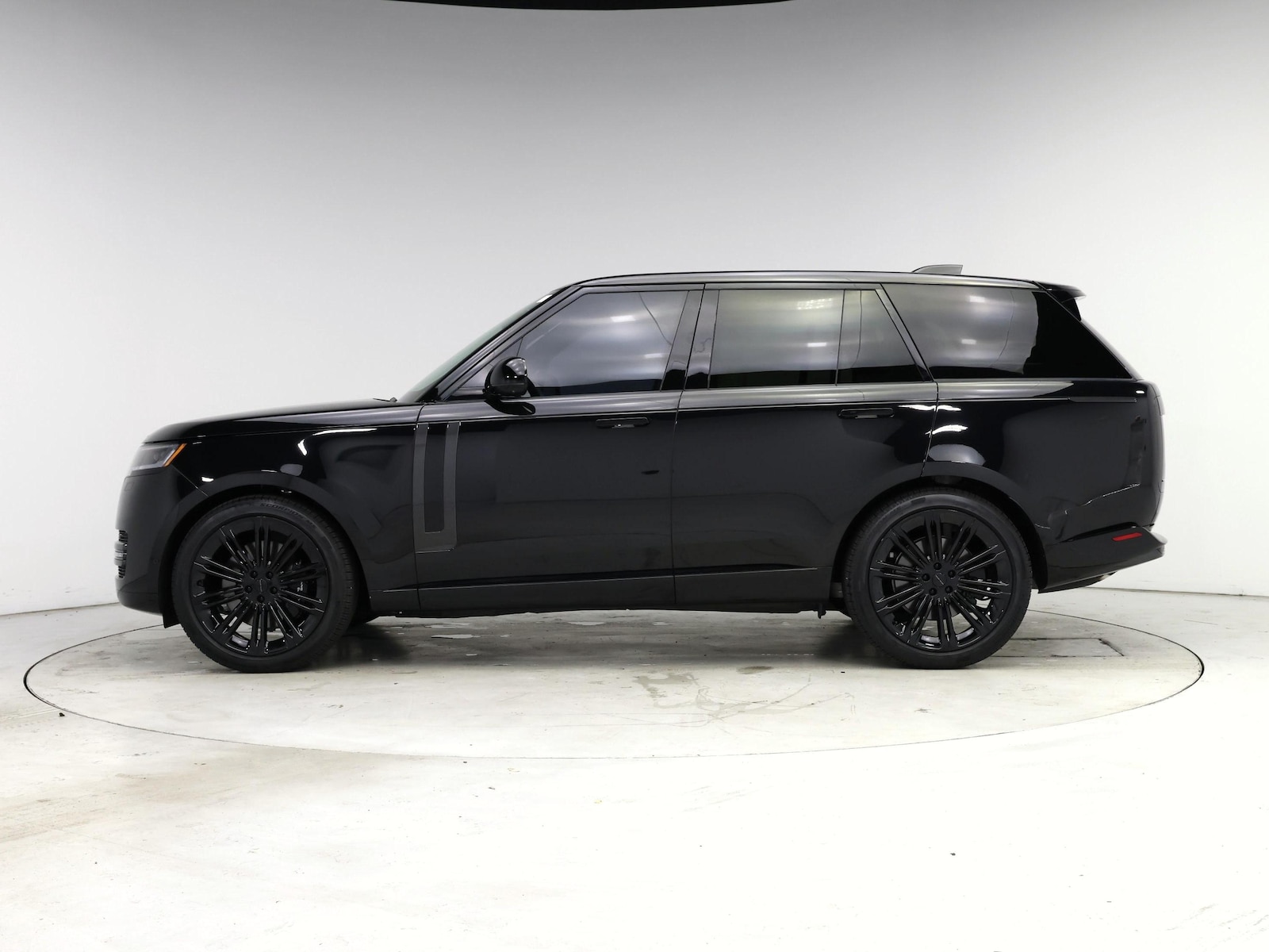 2026 Land Rover Range Rover SE - Photo 4