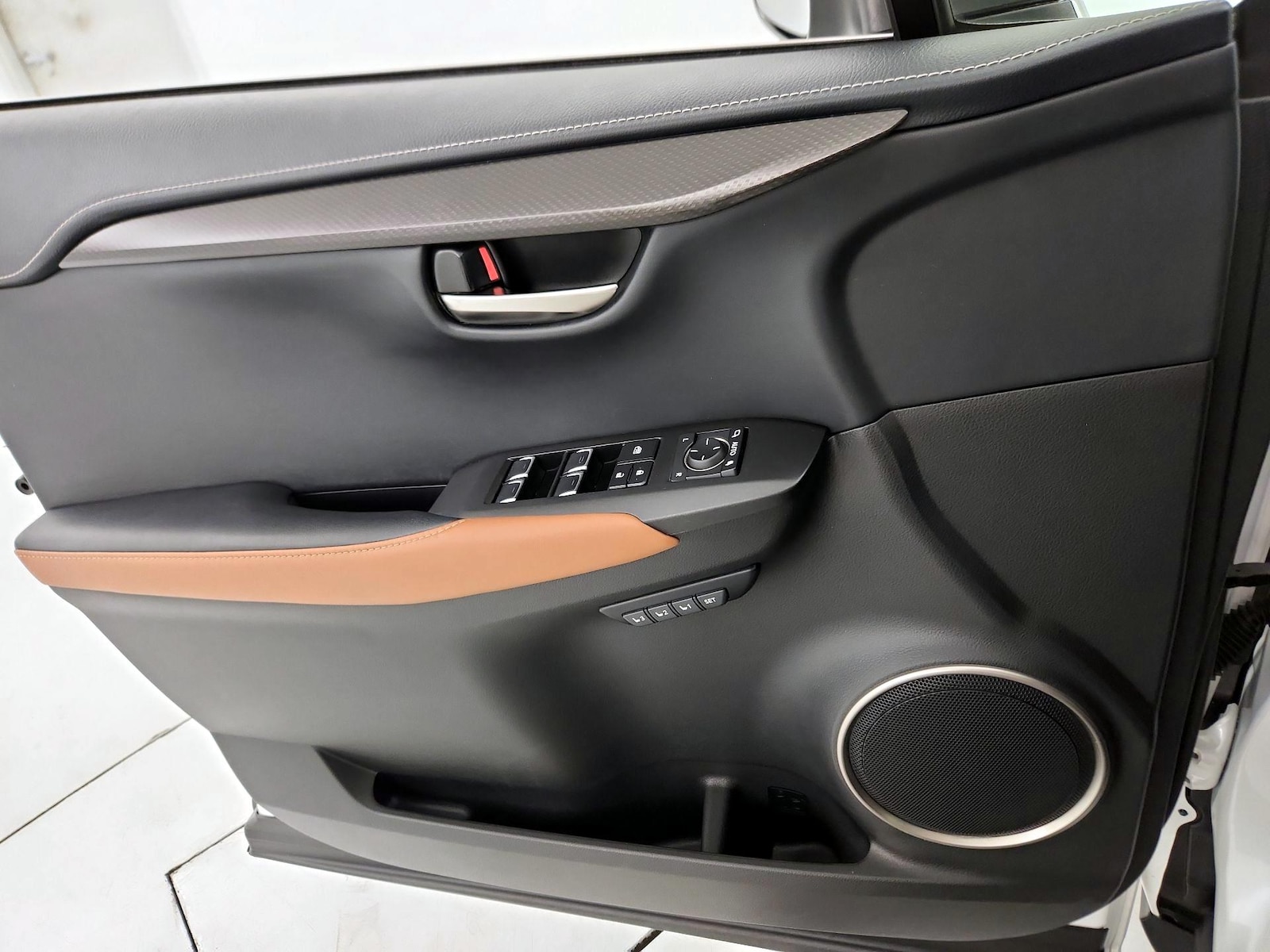 2020 Lexus NX 300 - Photo 13