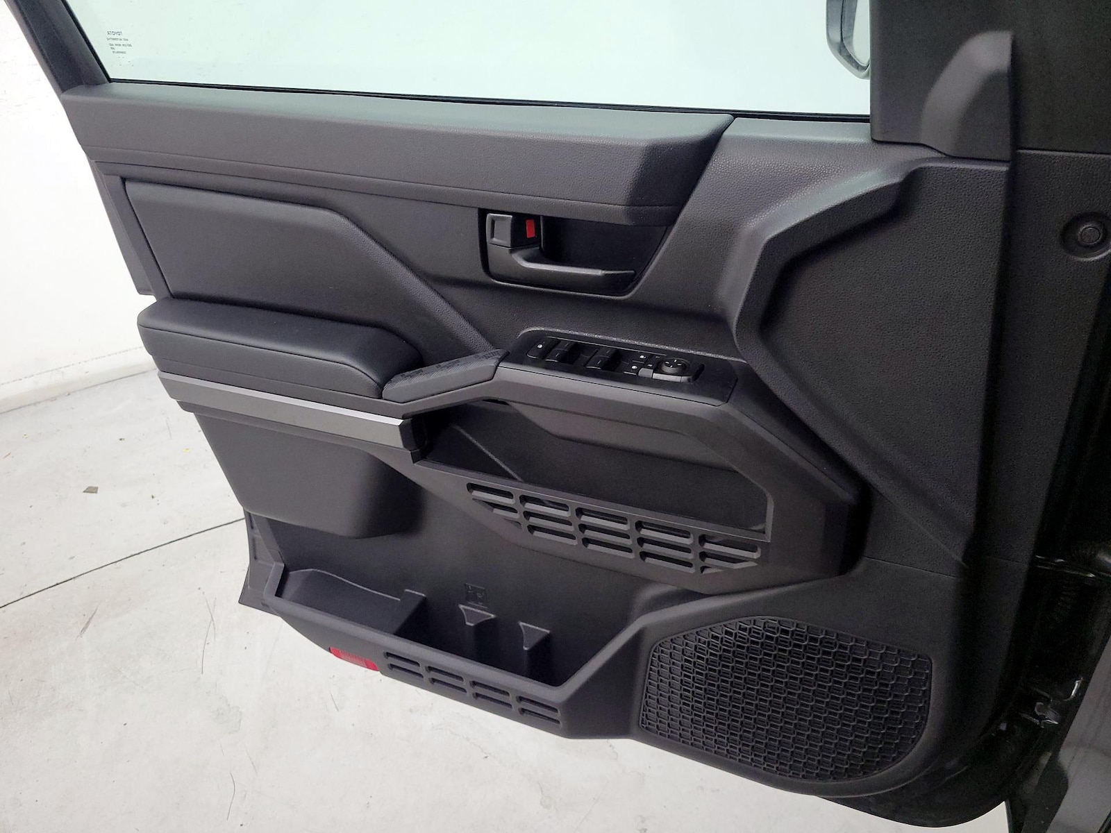 2026 Toyota Tacoma SR5 - Photo 13