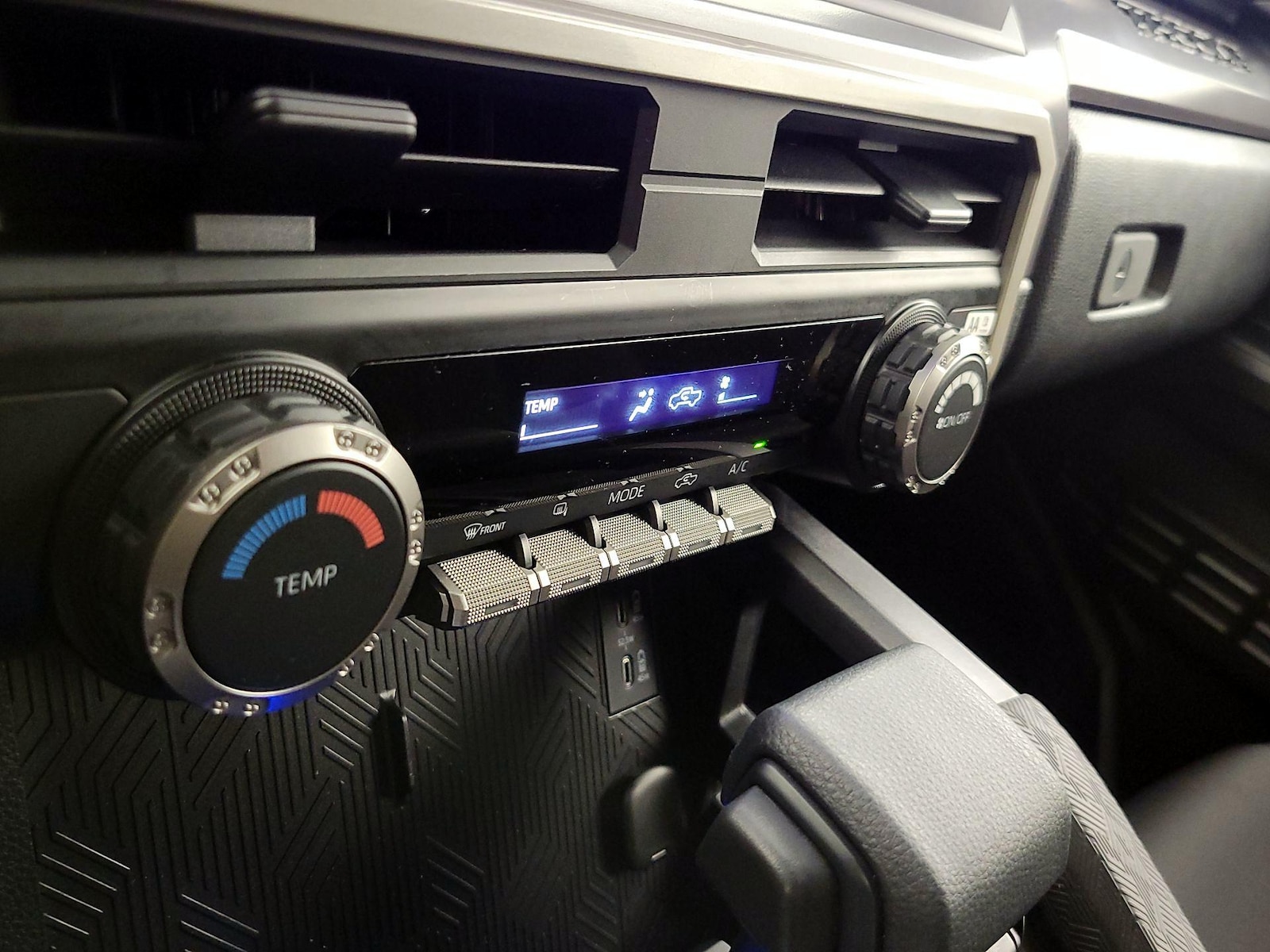 2026 Toyota Tacoma SR5 - Photo 17
