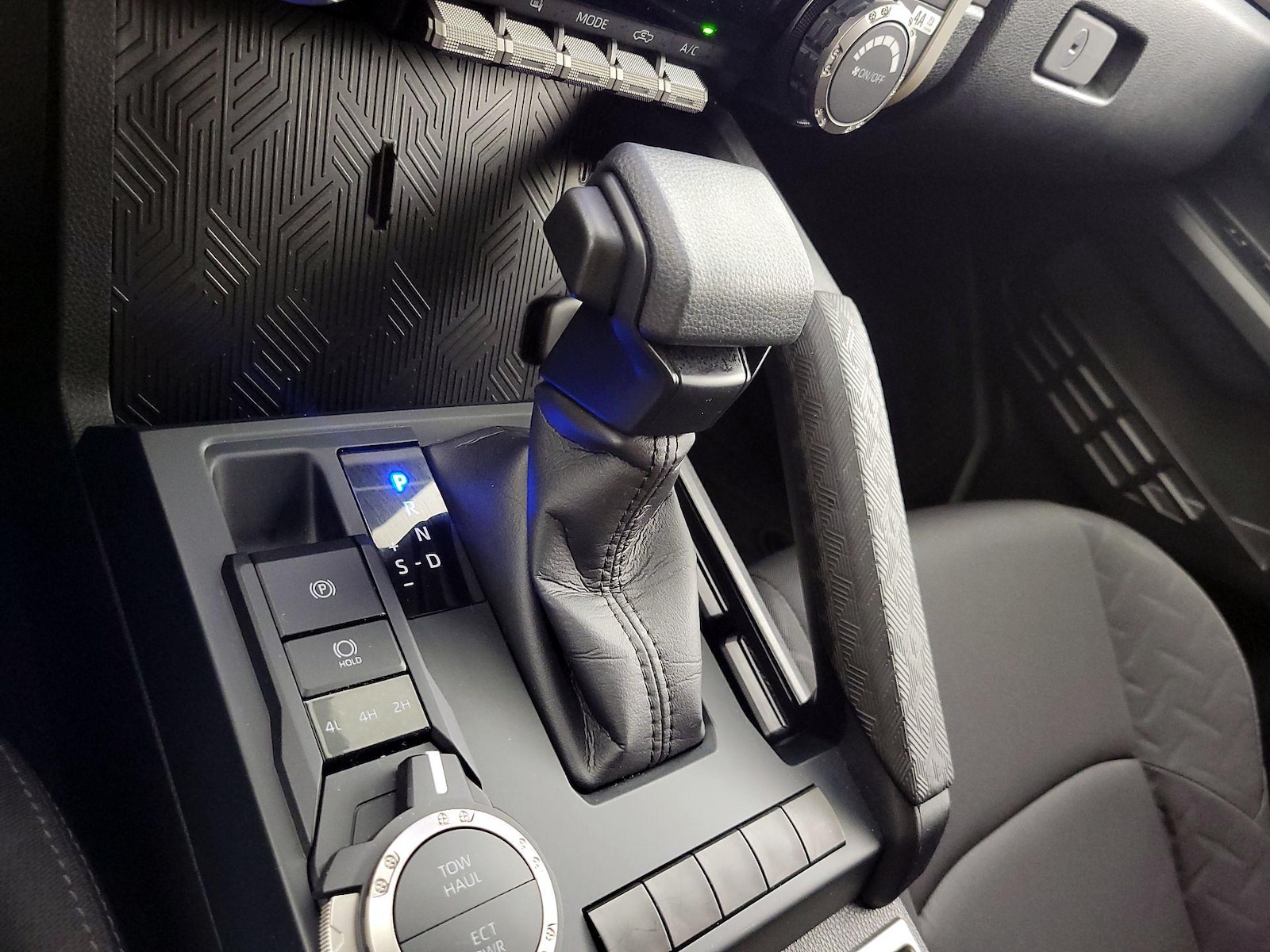 2026 Toyota Tacoma SR5 - Photo 18
