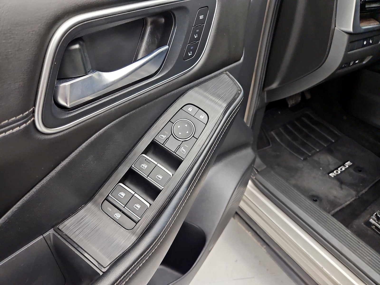 2024 Nissan Rogue Platinum - Photo 13