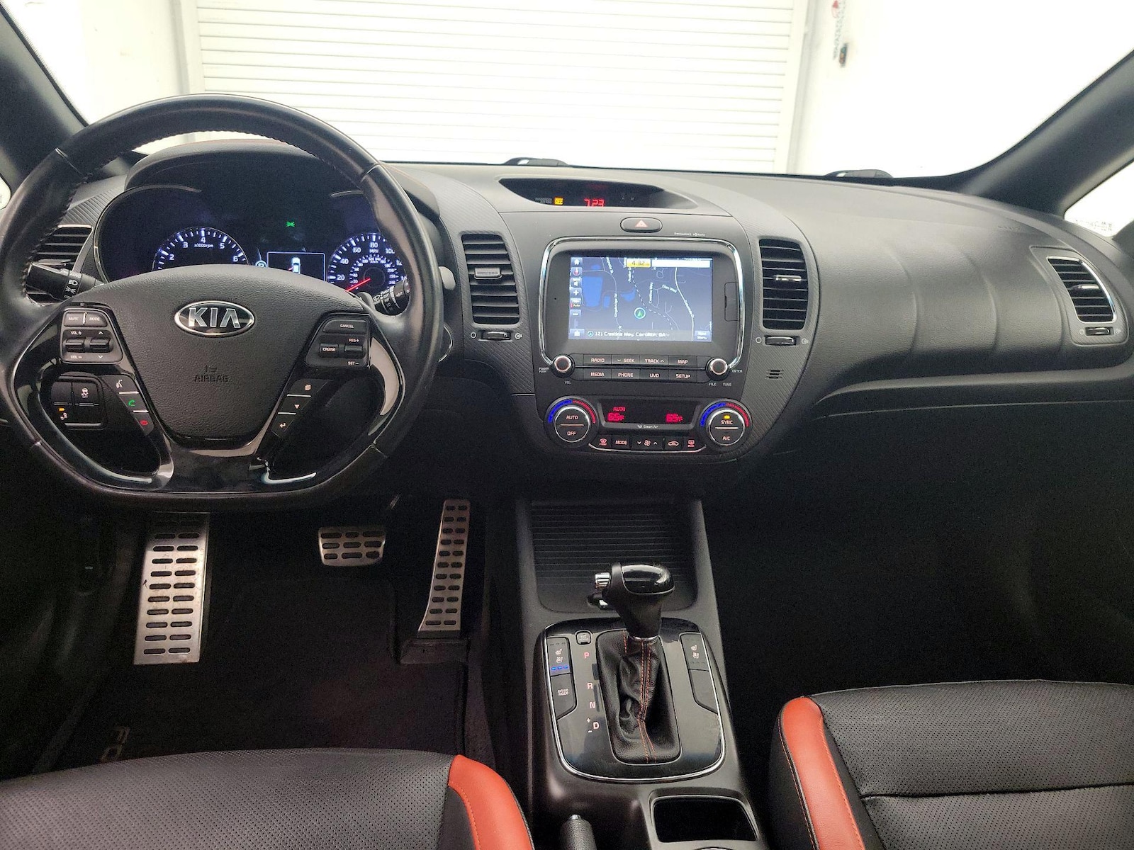 Apple CarPlay® & Android Auto™