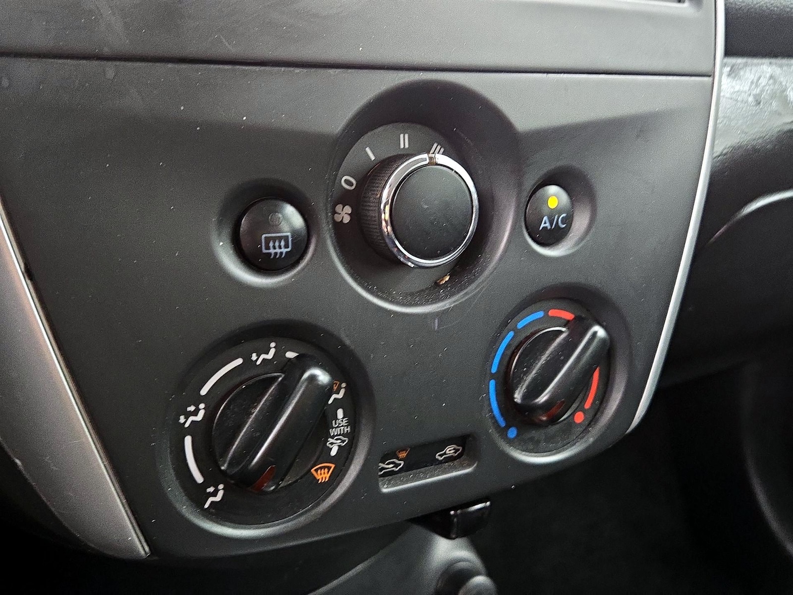 2019 Nissan Versa Sedan SV - Photo 17