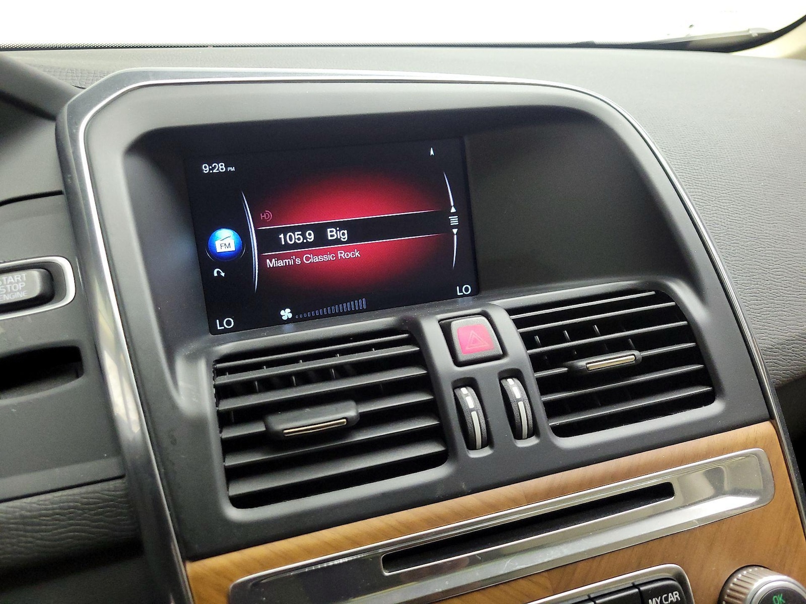 2017 Volvo XC60 T5 Inscription - Photo 17