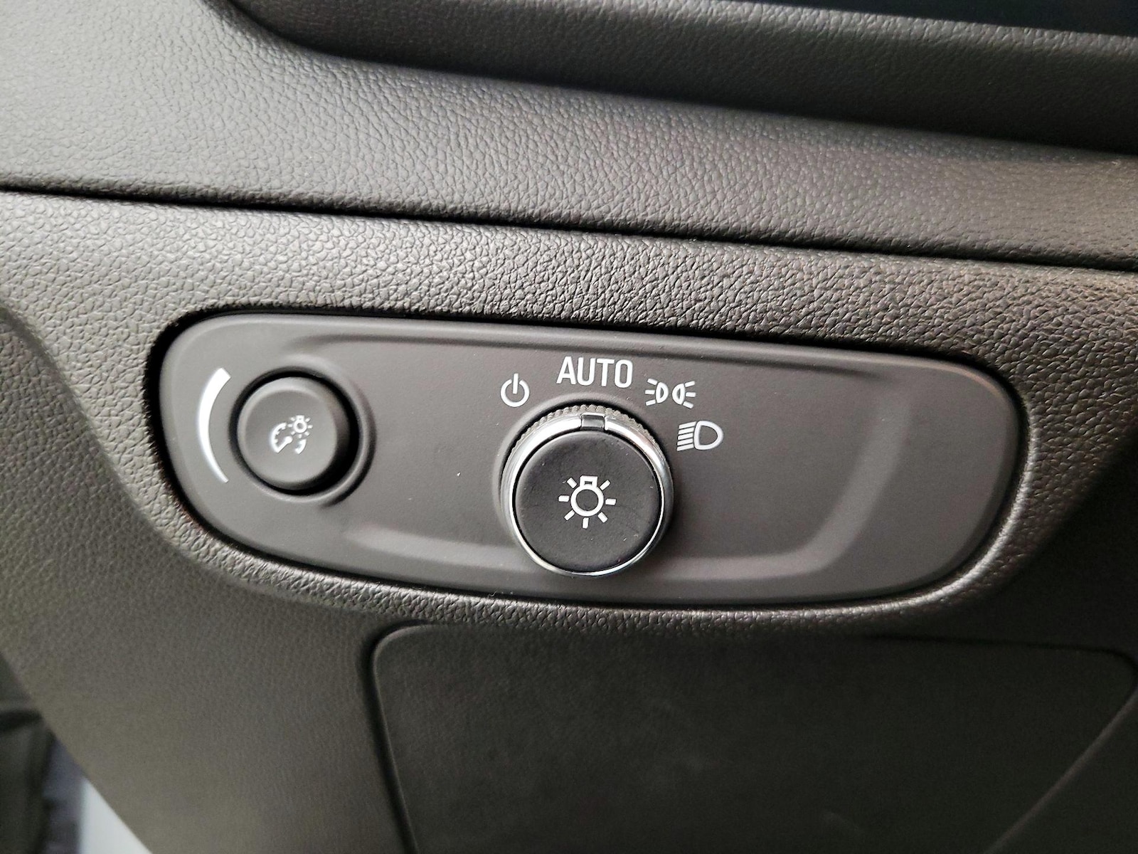 2023 Chevrolet Bolt EUV LT - Photo 14