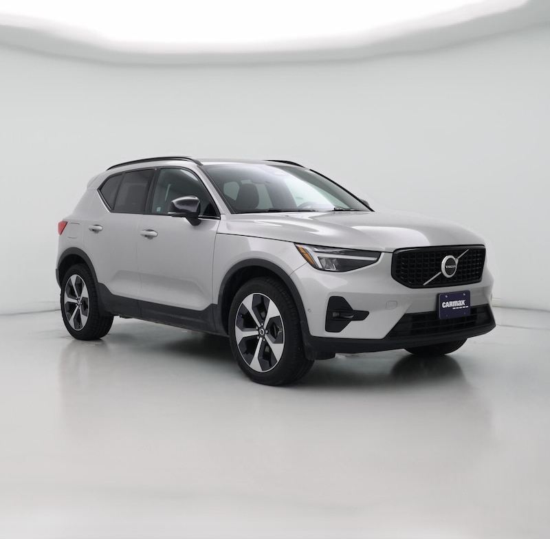 2025 Volvo XC40 B5 Plus Dark Theme
