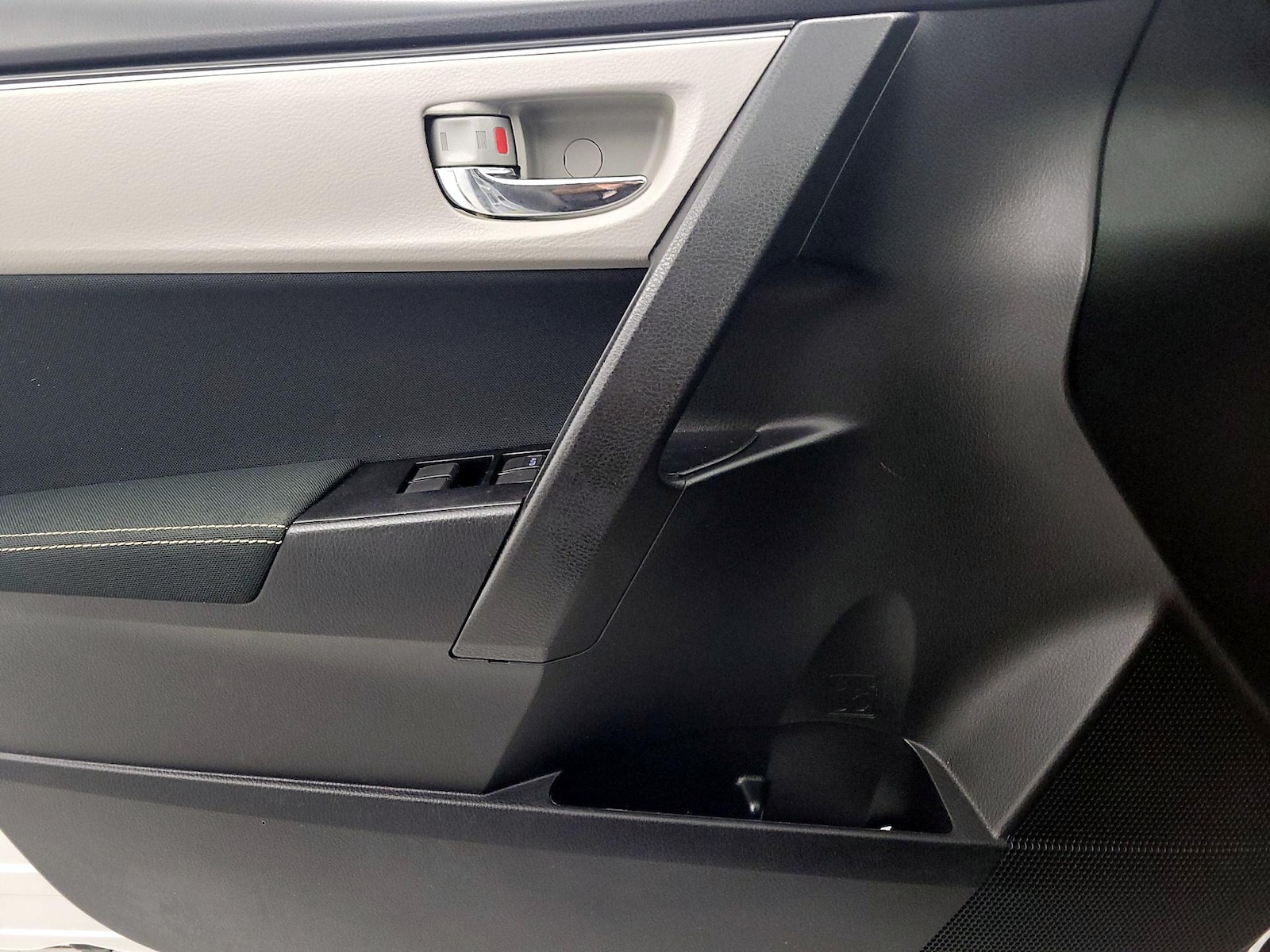 2017 Toyota Corolla LE - Photo 13