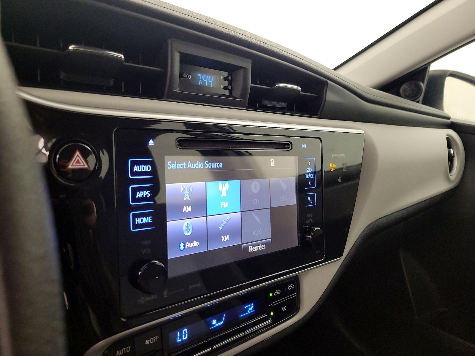 2017 Toyota Corolla LE - Photo 16