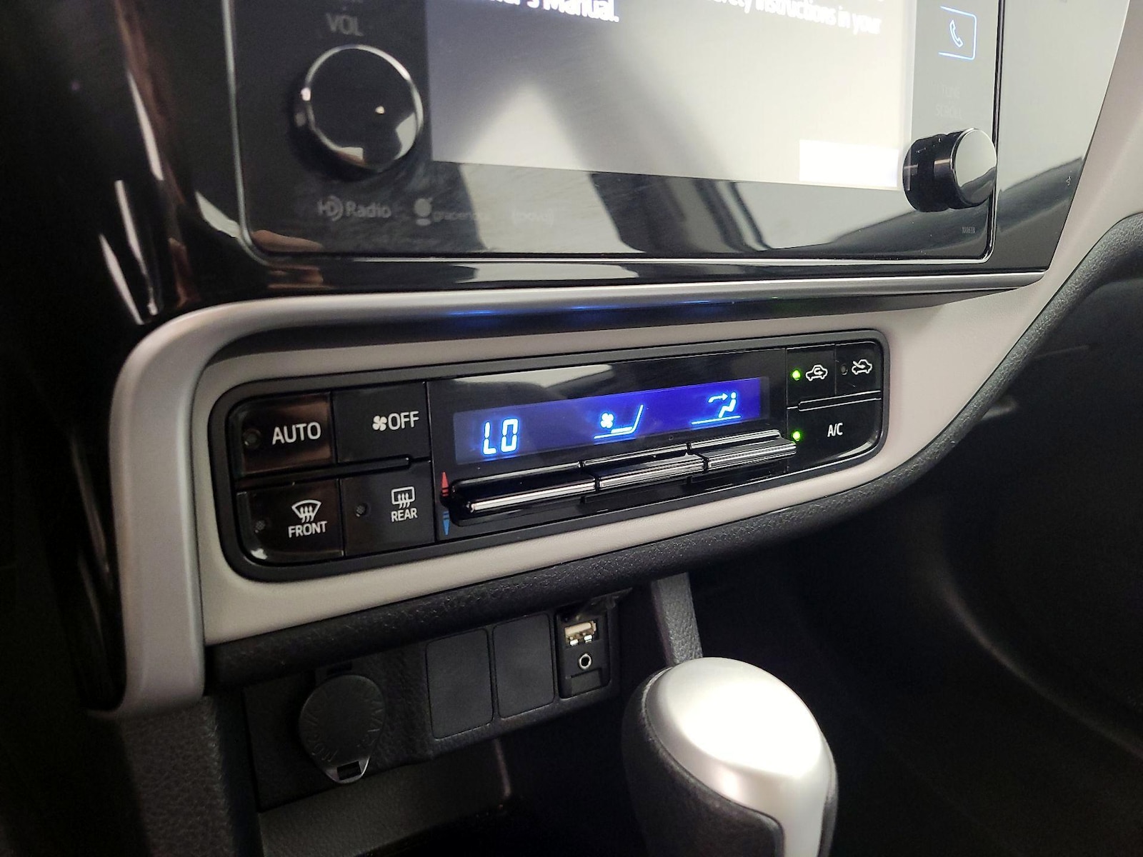 2017 Toyota Corolla LE - Photo 17