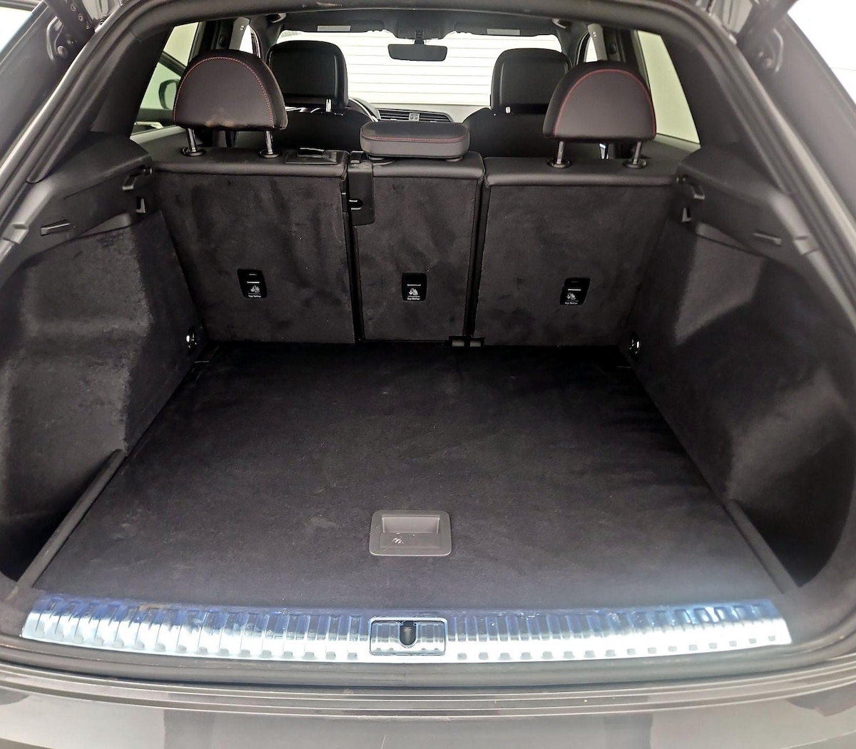 Trunk/Cargo (Seats Up)