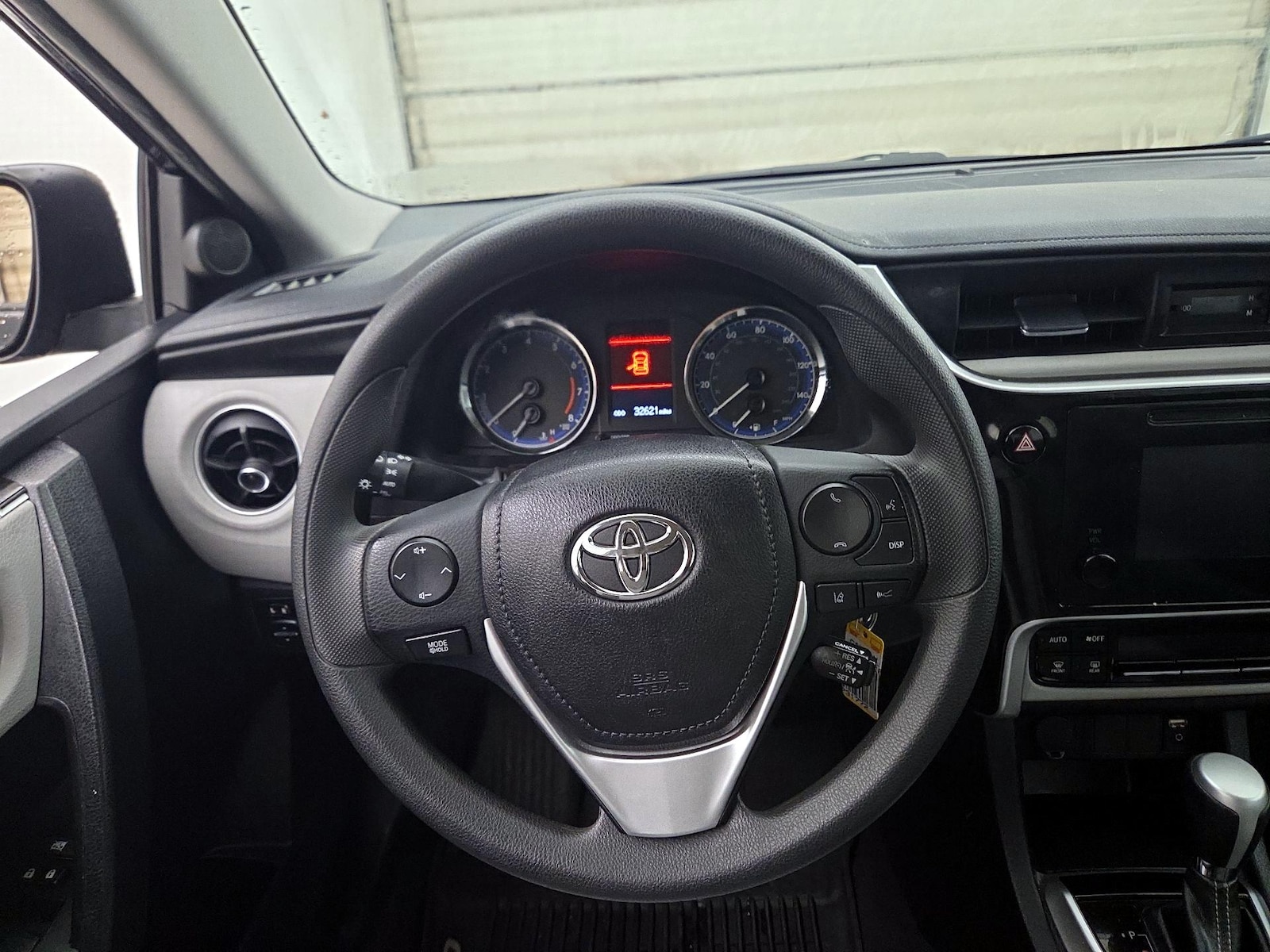 2018 Toyota Corolla LE - Photo 11