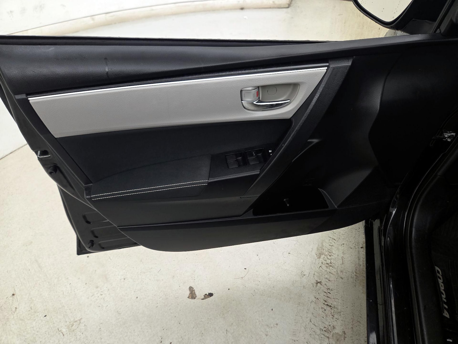 2018 Toyota Corolla LE - Photo 13
