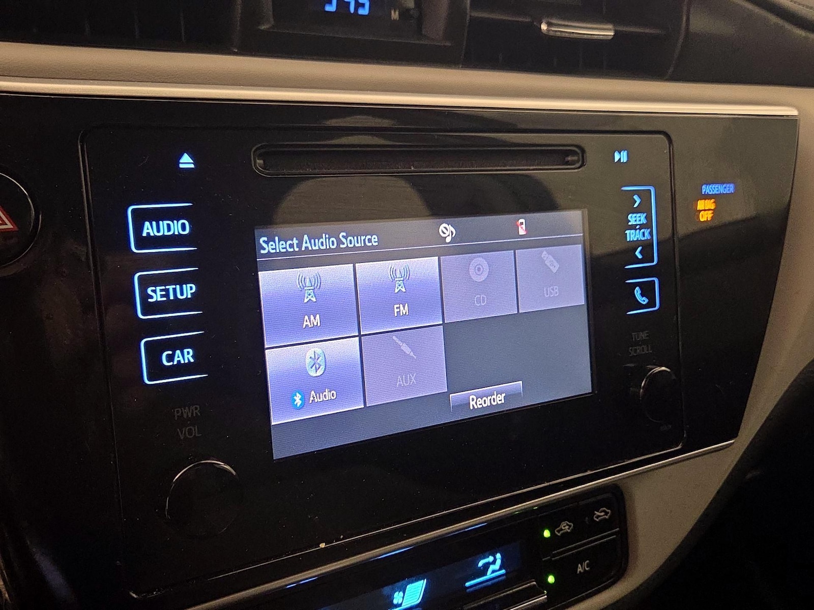 2018 Toyota Corolla LE - Photo 16